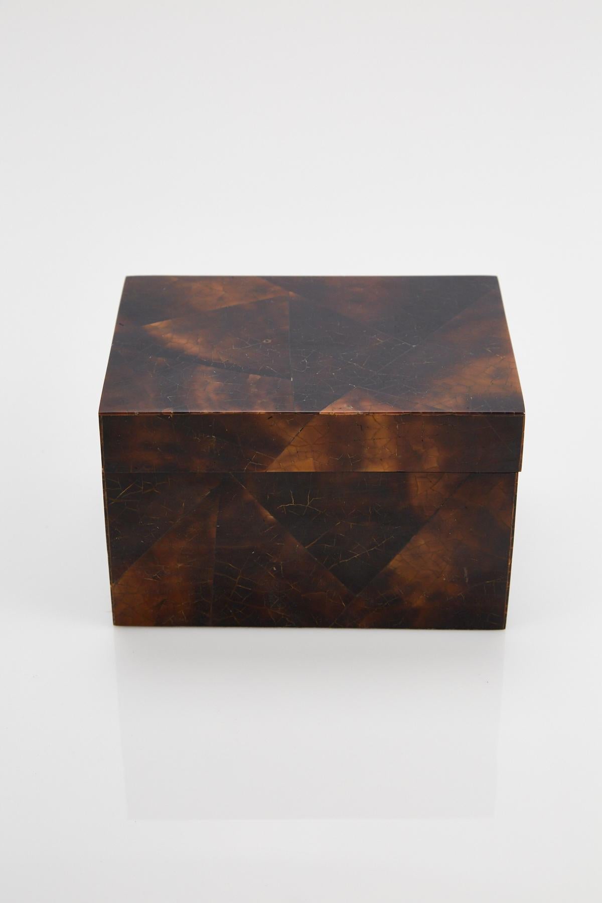 Medium sized lidded decorative box executed in brick inlaid tessellated young pen shell. Interior lined with wood.