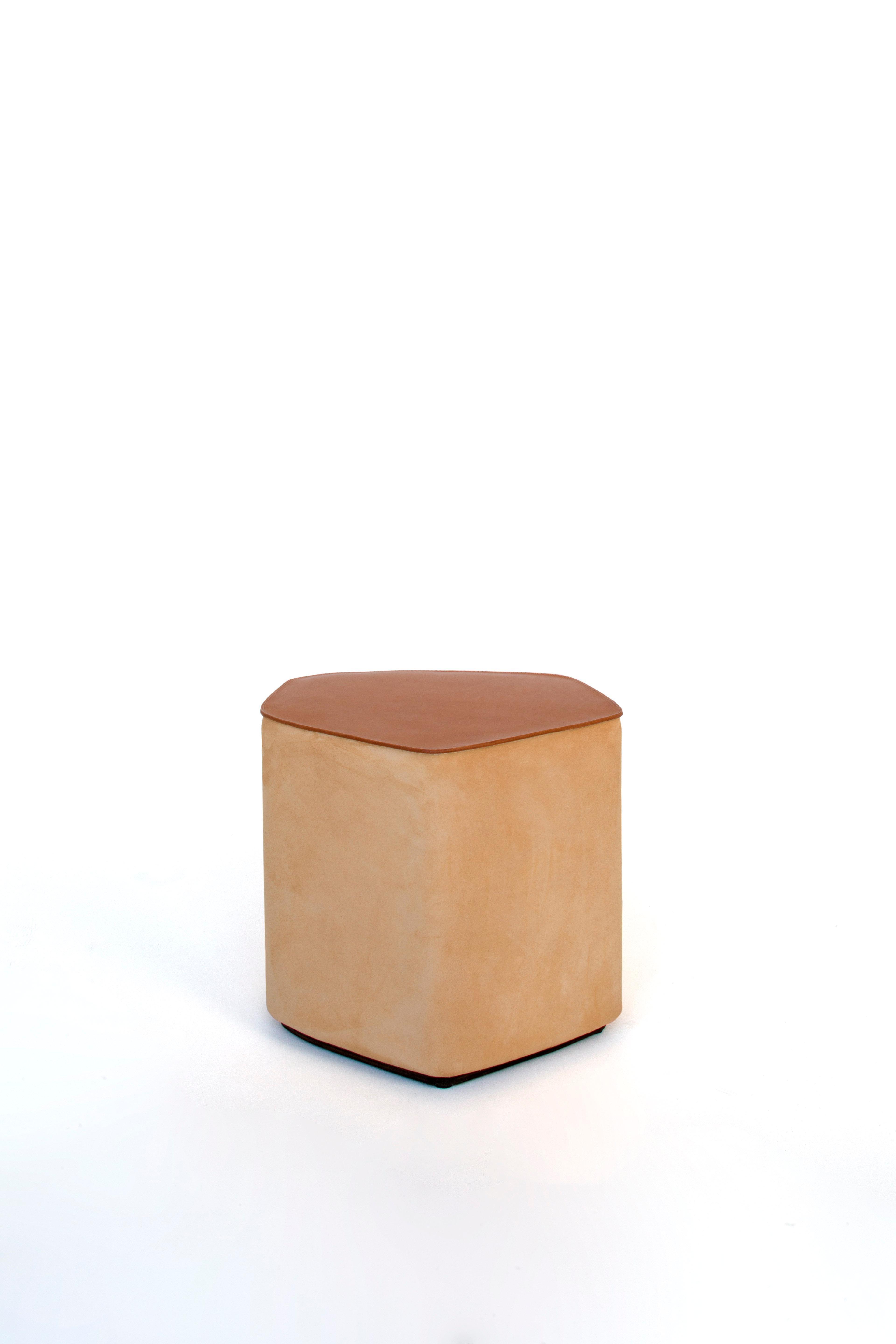 Pouf moyen ! Tabouret en cuir de Nestor Perkal en vente 11