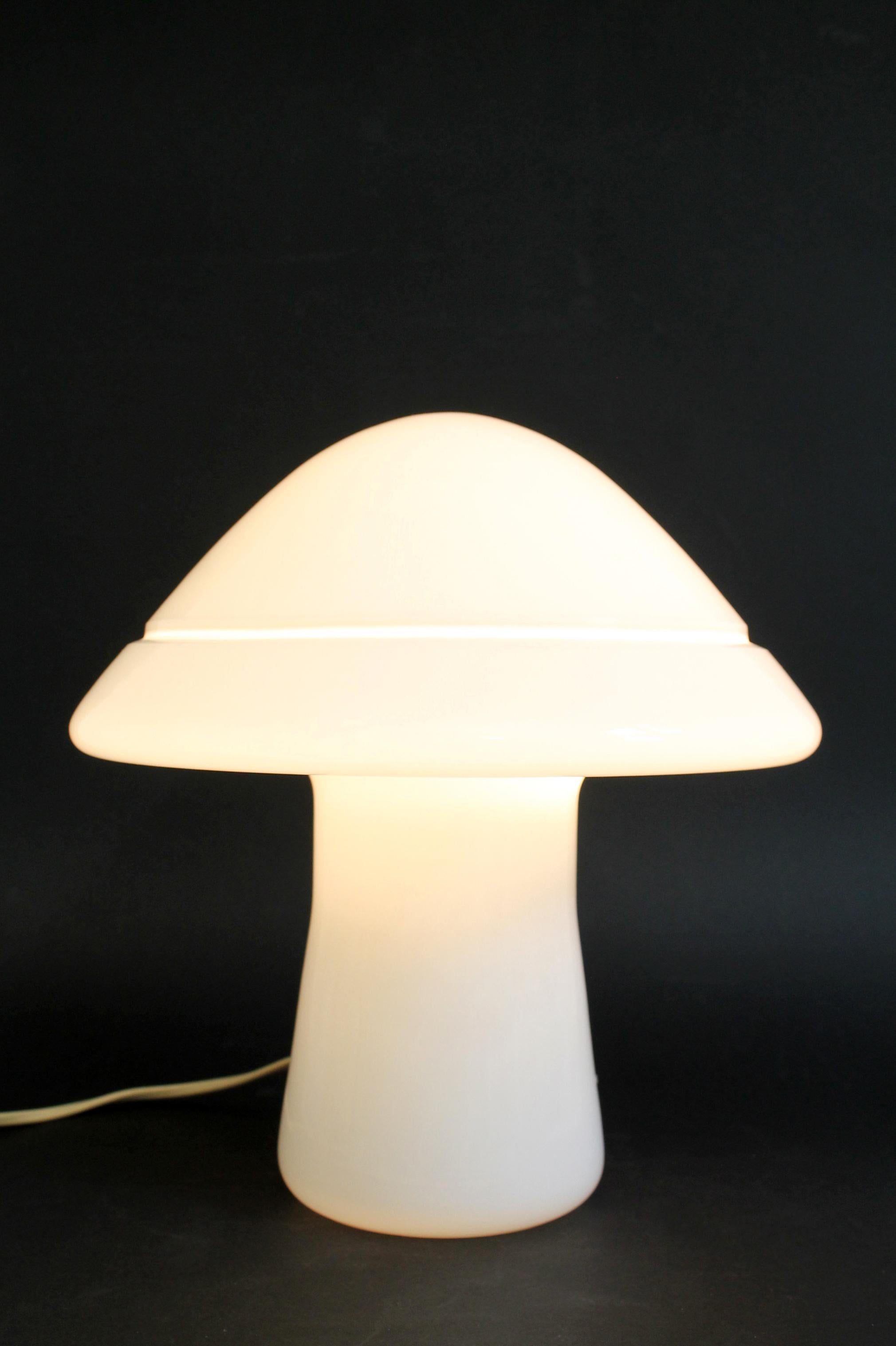 Medium RES Murano, Italy White Glass Atomic Table Lamp 1970s, Pristine 6