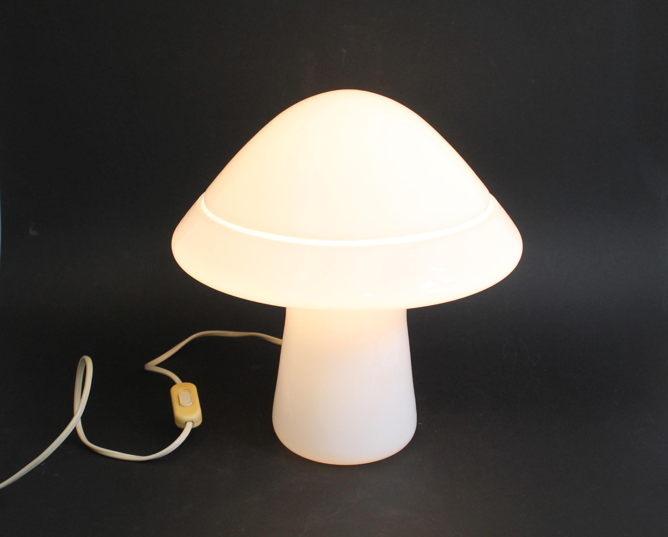 Medium RES Murano, Italy White Glass Atomic Table Lamp 1970s, Pristine 8
