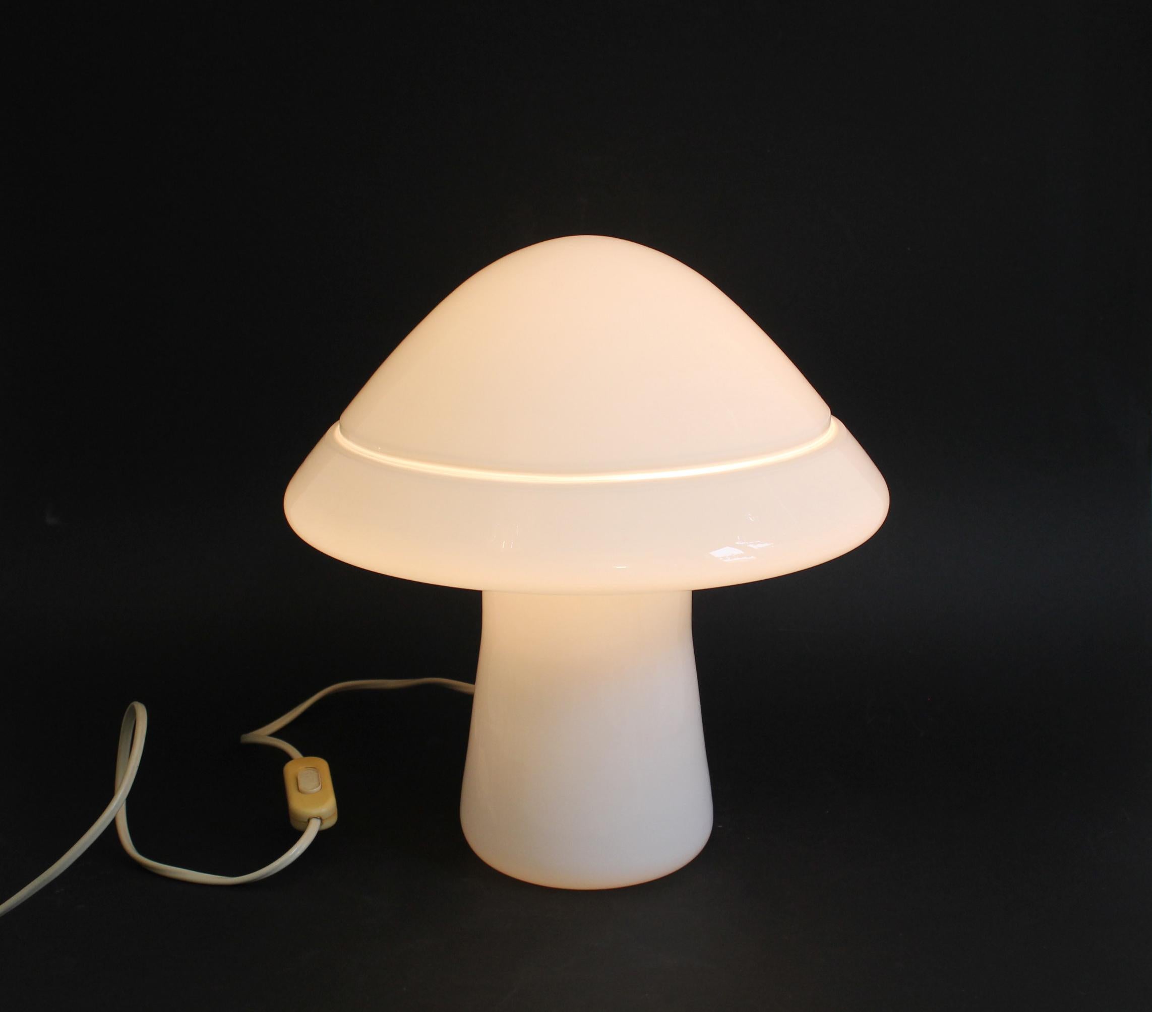 Medium RES Murano, Italy White Glass Atomic Table Lamp 1970s, Pristine 2