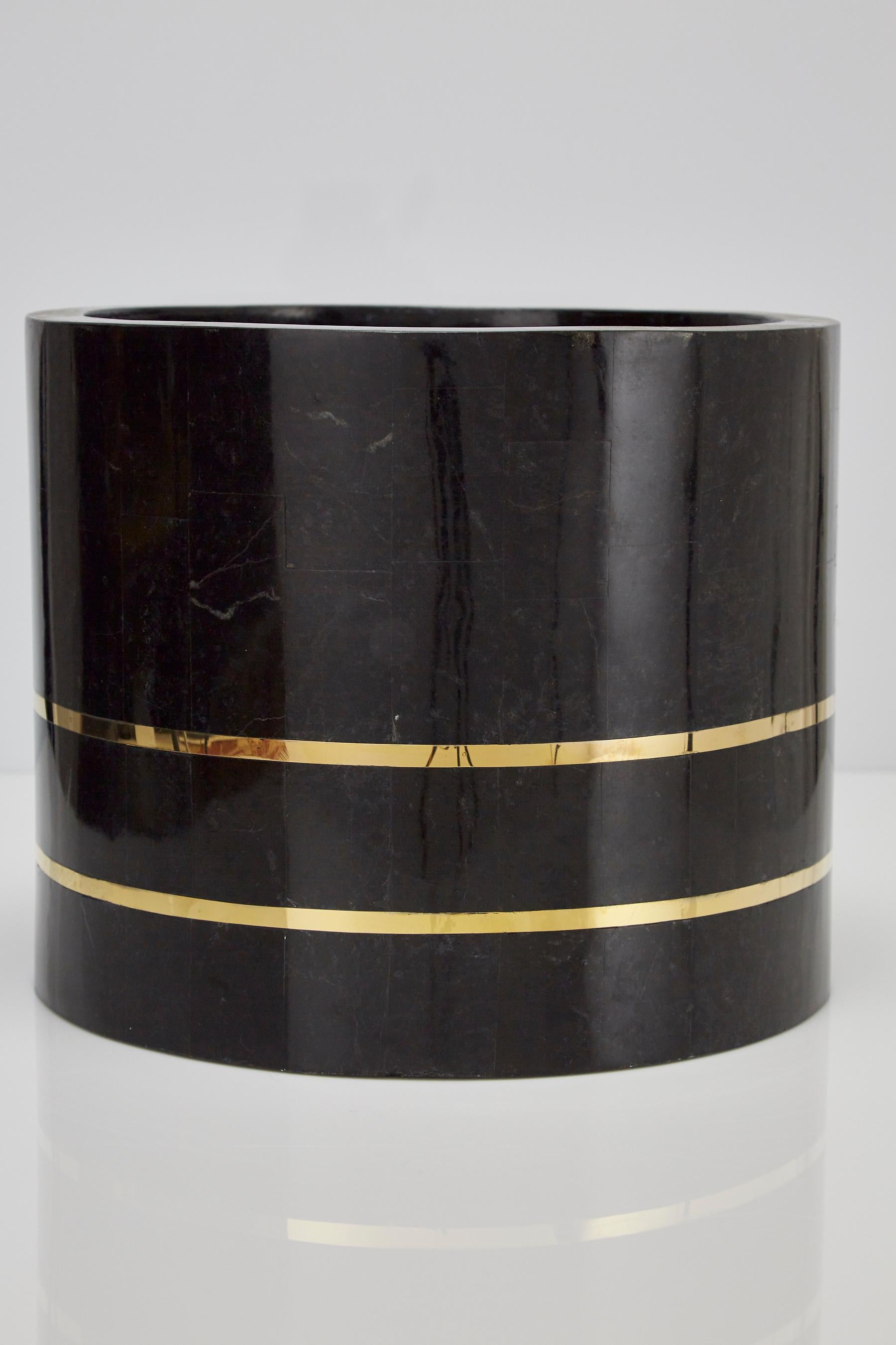 Post-Modern Medium Round Tessellated Black Stone Planter with Brass Detailing, 1980s