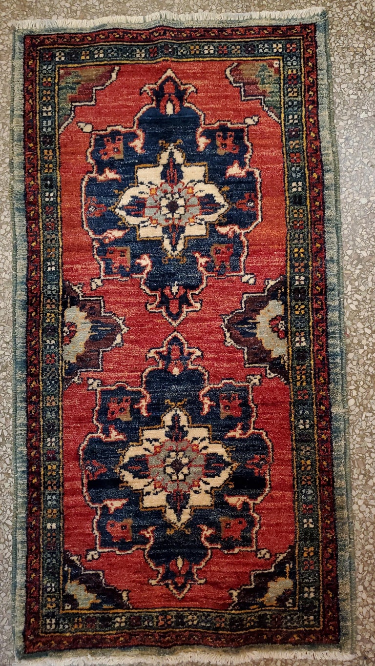 Medium Size Asian Persian Rug, Colorful / 220 In New Condition For Sale In Orlando, FL
