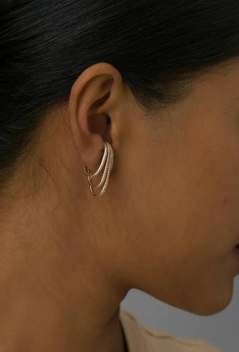 Créoles assemblage de diamants de taille moyenne en or massif 14 carats Neuf - En vente à Chicago, IL