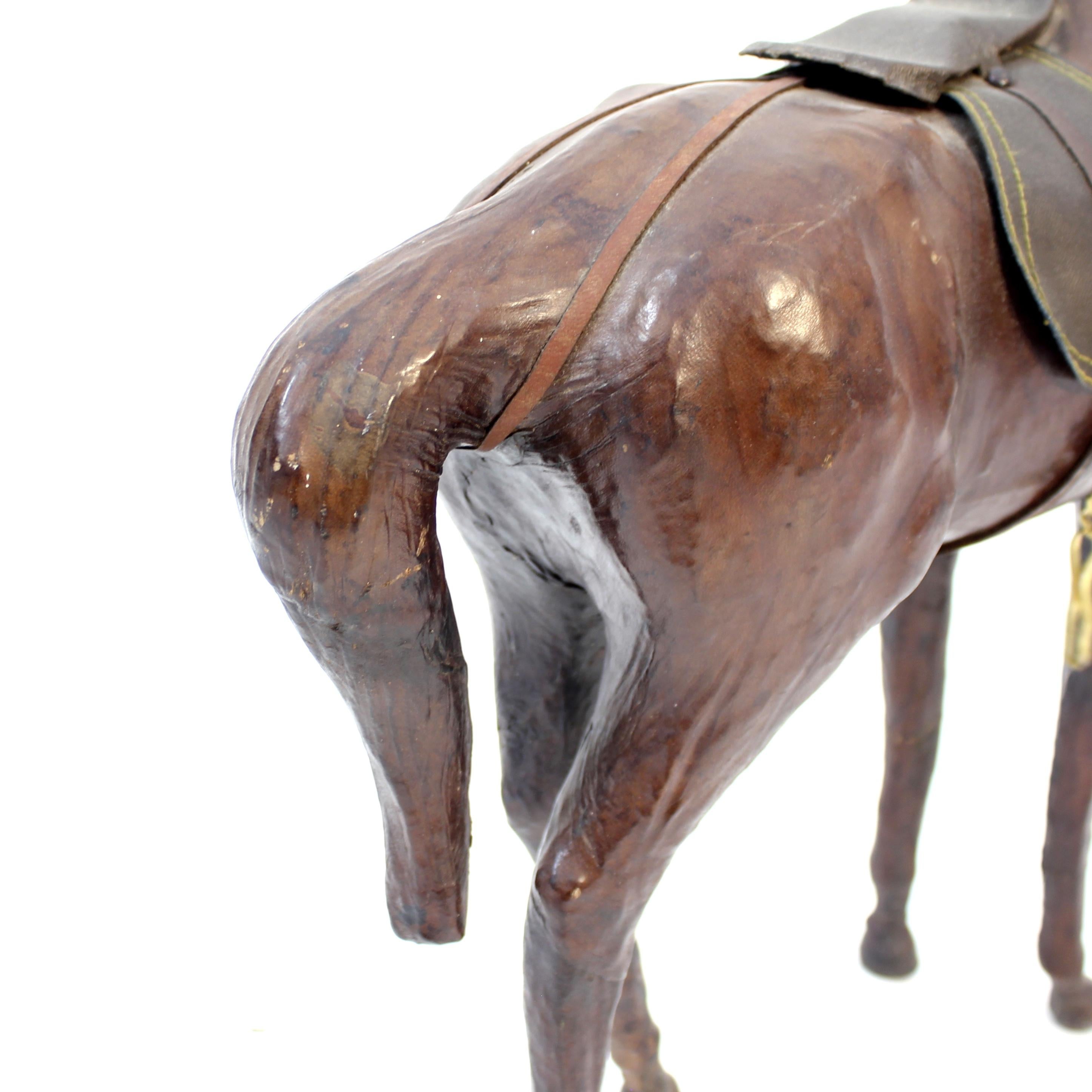 Modèle français de cheval de taille moyenne en cuir véritable, années 1970 en vente 5