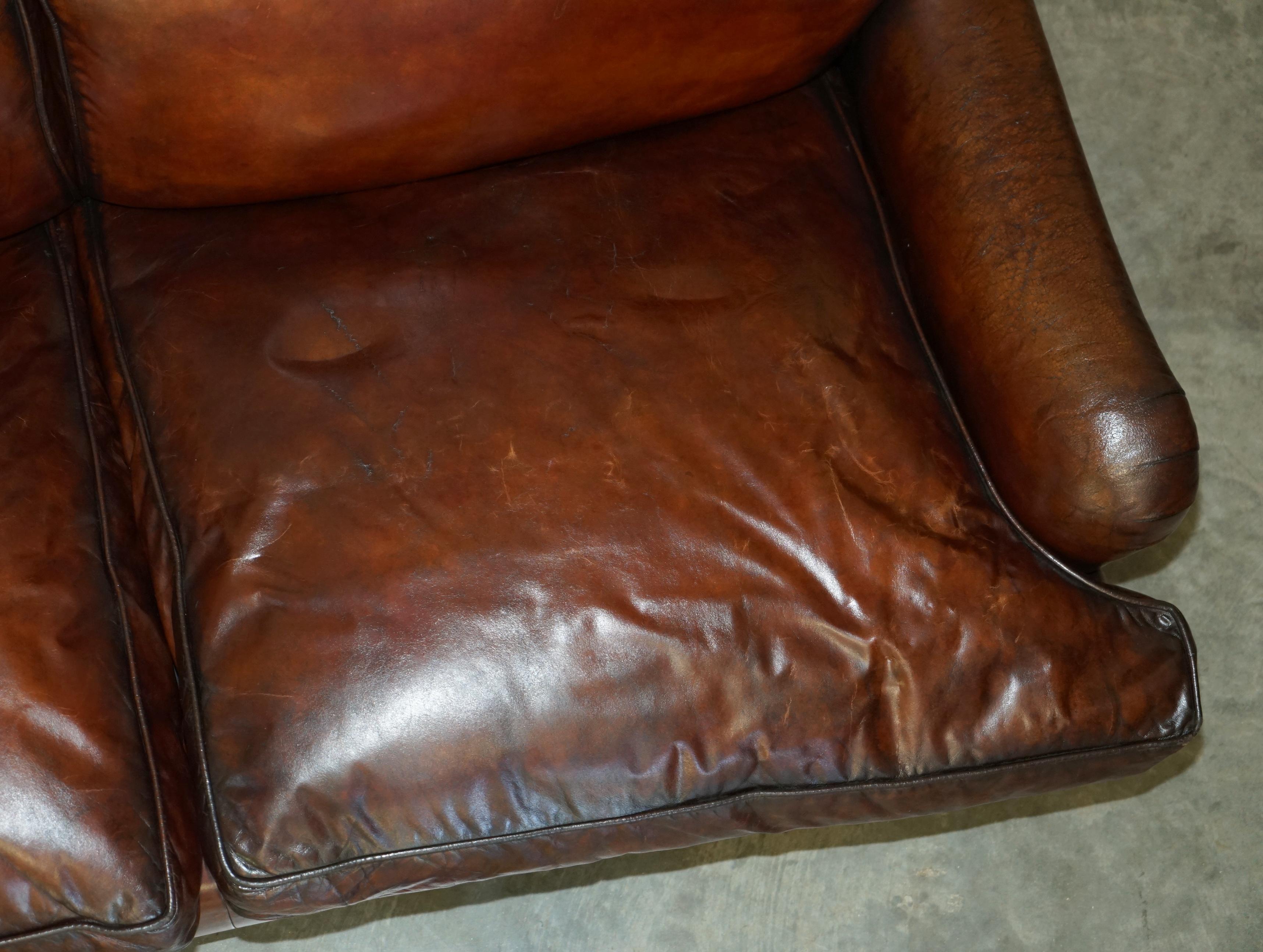 MEDIUM SIZE GEORGE SMITH HOWARD & SON'S BROWN LEATHER SIGNATURE SCROLL ARM SOFA im Angebot 3