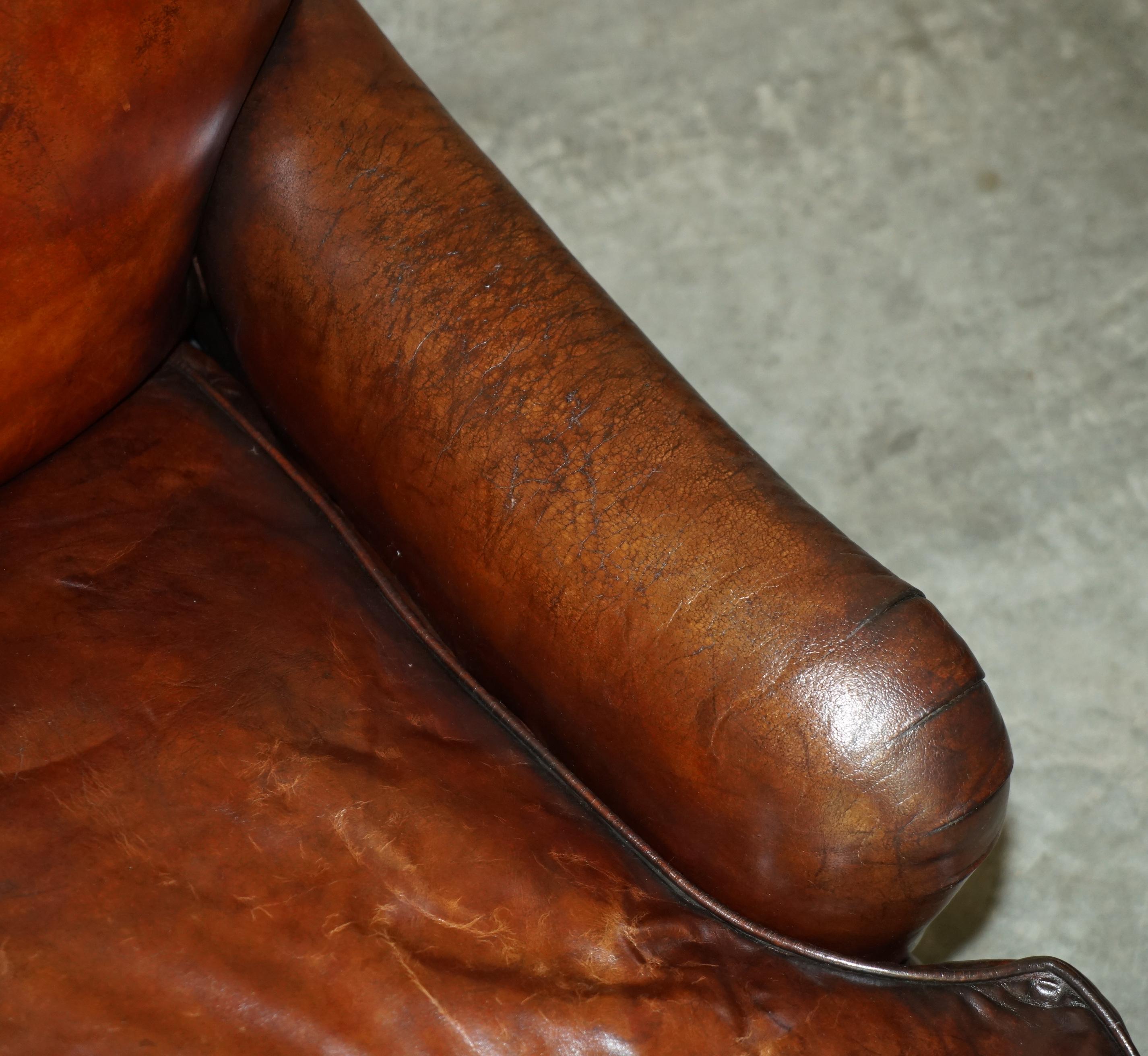 MEDIUM SIZE GEORGE SMITH HOWARD & SON'S BROWN LEATHER SIGNATURE SCROLL ARM SOFA im Angebot 4