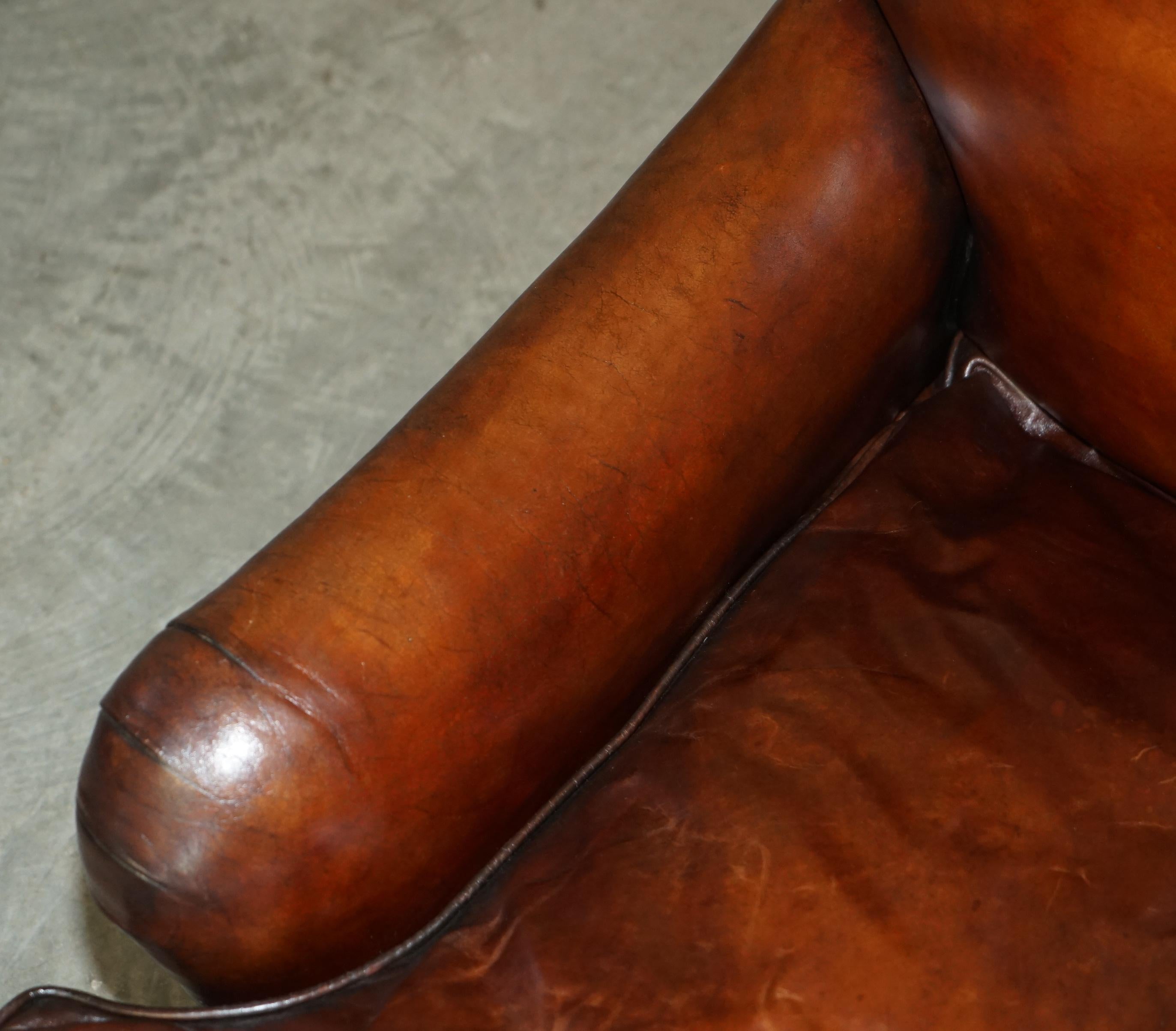 MEDIUM SIZE GEORGE SMITH HOWARD & SON'S BROWN LEATHER SIGNATURE SCROLL ARM SOFA im Angebot 6