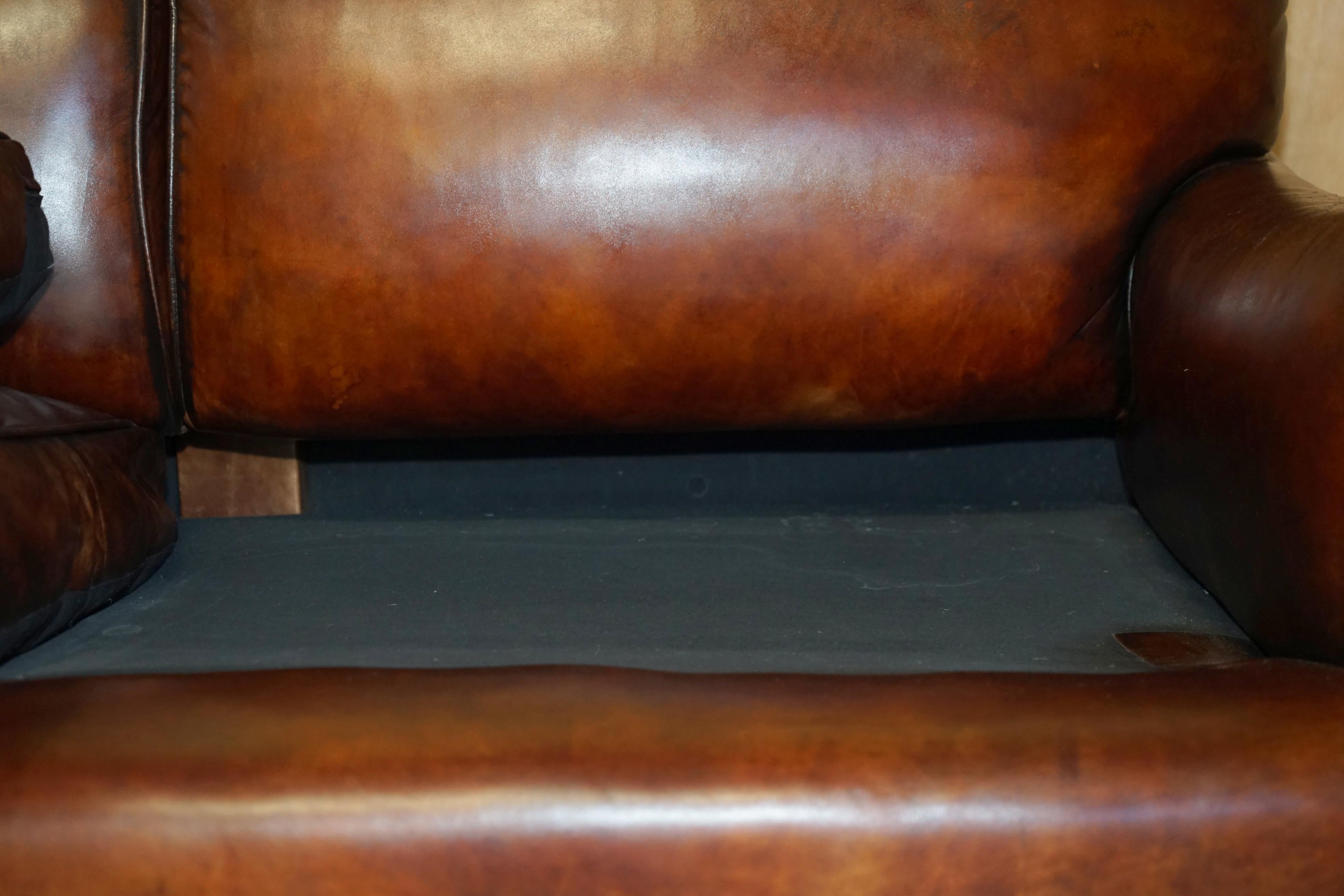MEDIUM SIZE GEORGE SMITH HOWARD & SON'S BROWN LEATHER SIGNATURE SCROLL ARM SOFA im Angebot 11