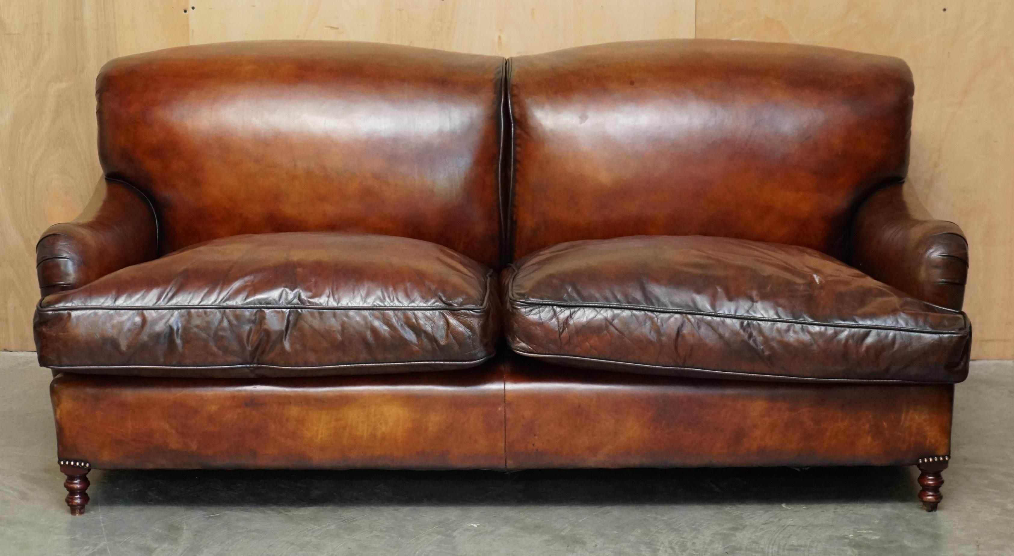 MEDIUM SIZE GEORGE SMITH HOWARD & SON'S BROWN LEATHER SIGNATURE SCROLL ARM SOFA (Viktorianisch) im Angebot