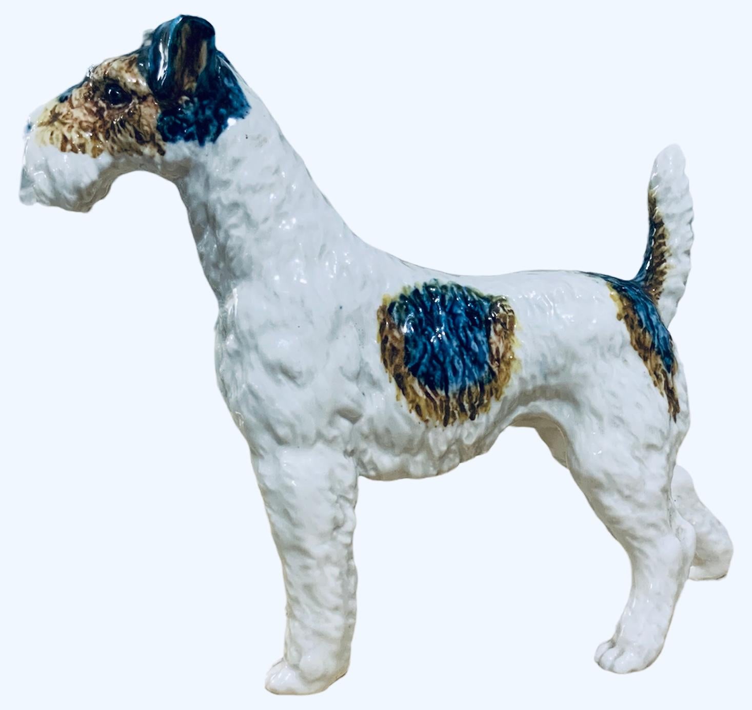 Victorien Chien Terrier en porcelaine émaillée de taille moyenne en vente
