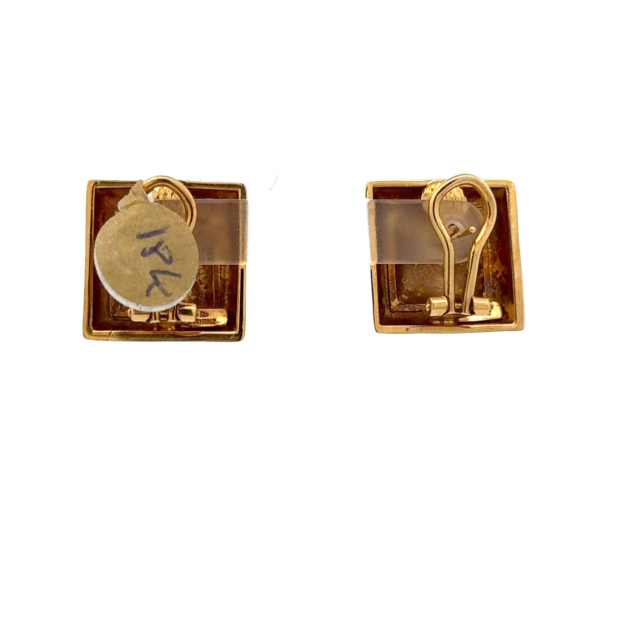 Contemporain Clous d'oreilles carrés texturés en or jaune 18 carats de taille moyenne 13,2 grammes en vente