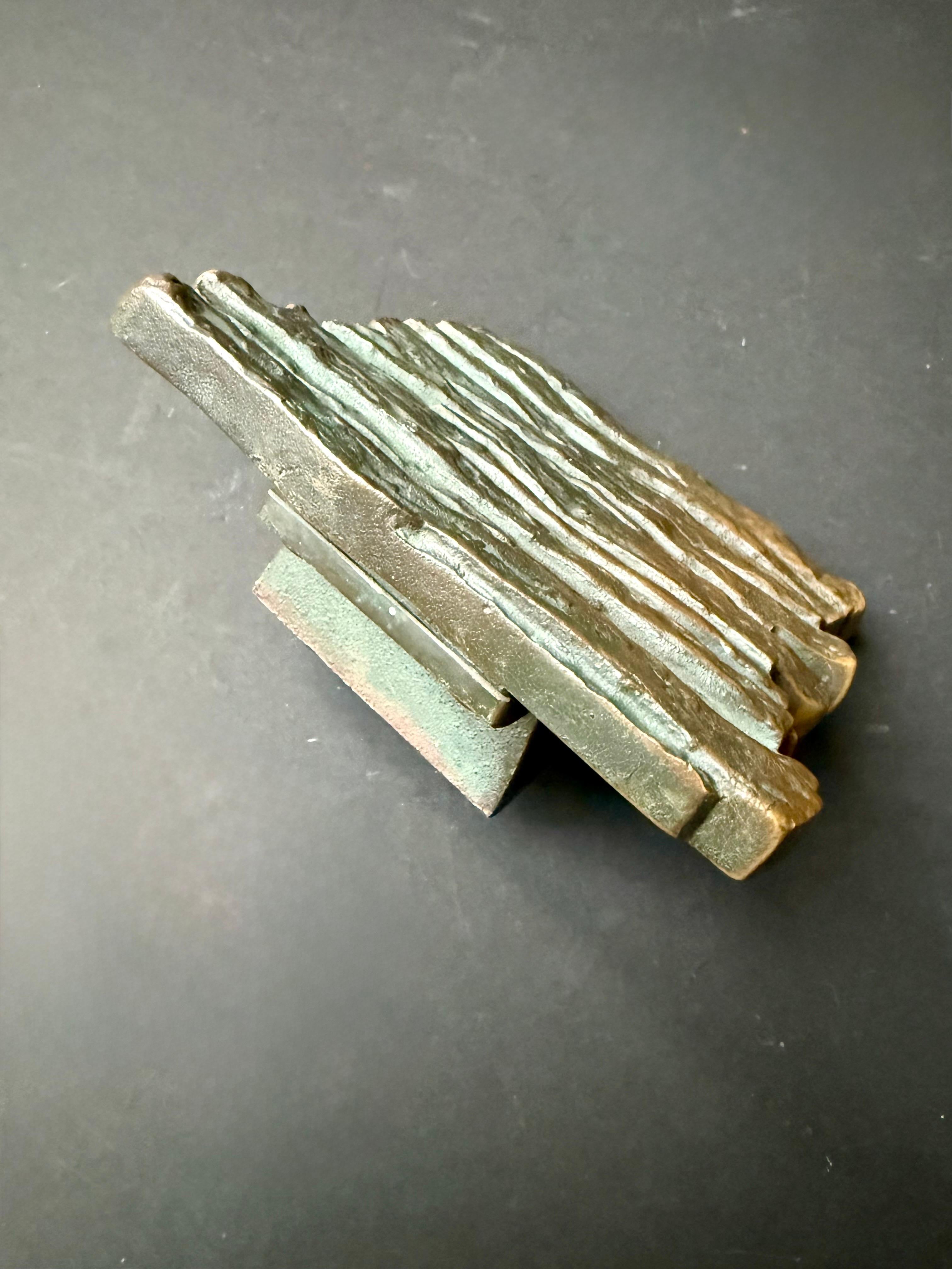 Medium-Sized Bronze Door Handle with Bark or Rock Pattern I In Good Condition For Sale In London, GB