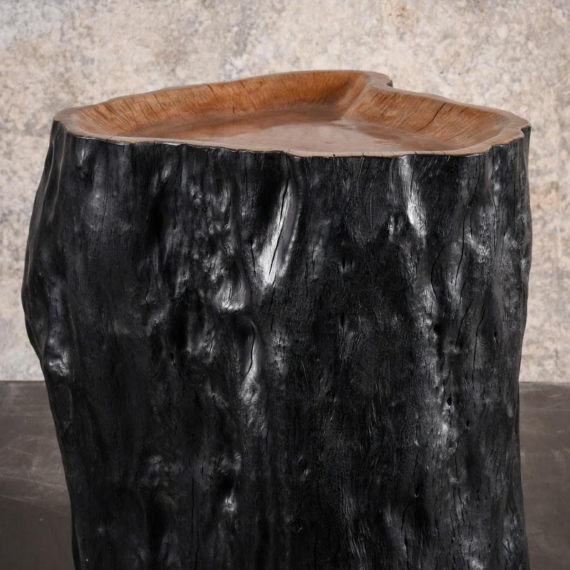 Medium-sized end of sofa, side table with castors carved from a tree trunk, blackened wood, 20th century.

Medium-sized side table, end of sofa with castors carved from a tree trunk, blackened wood, 20th century.
H: 46cm, W: 32cm, D: 36cm