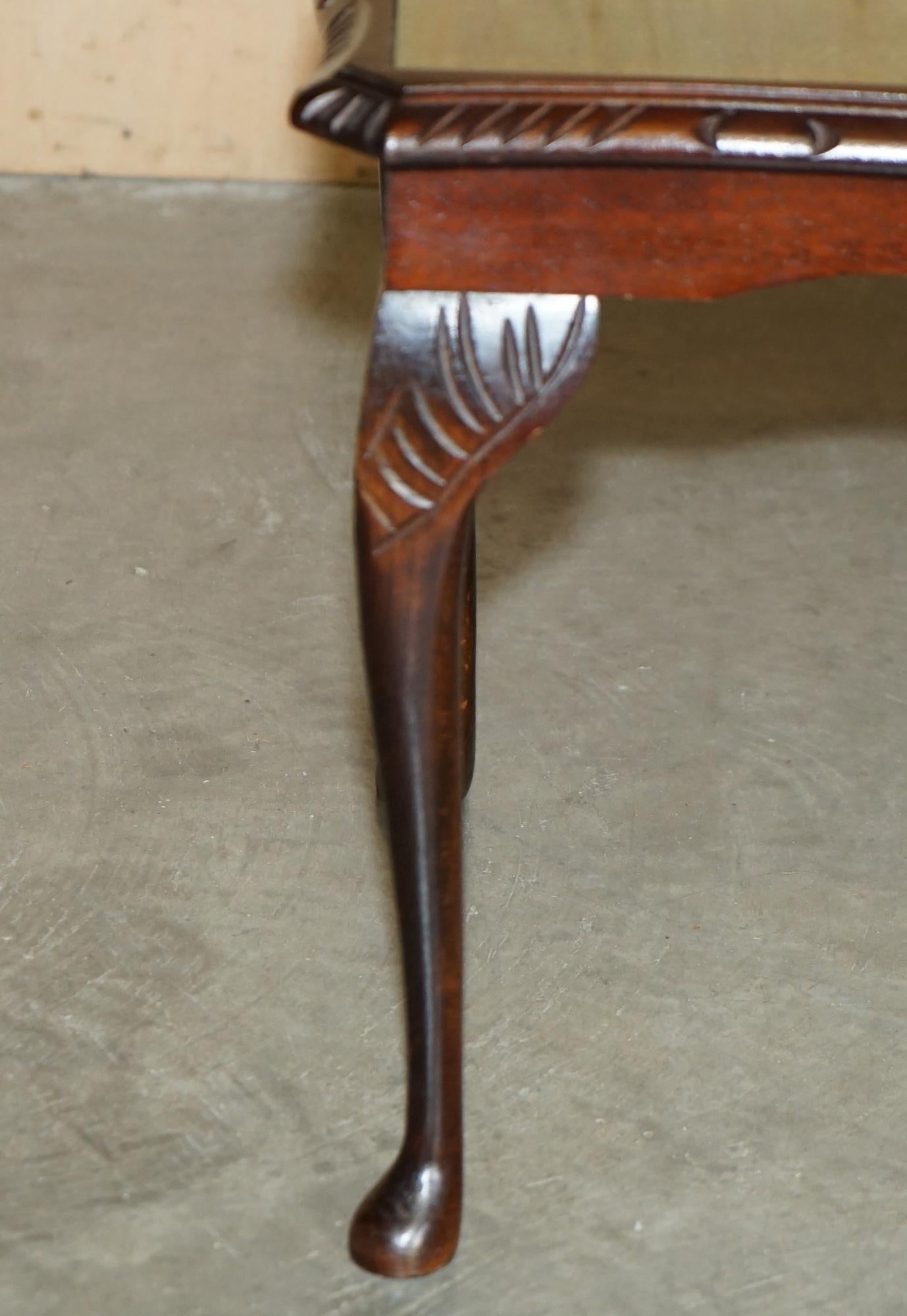 20ième siècle TABLE A CAFÉ BEVAN FUNNELL DE TAILLE MOYENNE EN CUIR VERT & BOIS DE BEECH NICE PATINA en vente