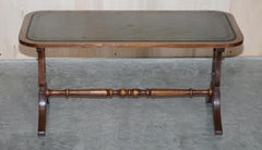 Tavolino da caffè di medie dimensioni in pelle verde e legno duro Bevan Funnell Bella patina