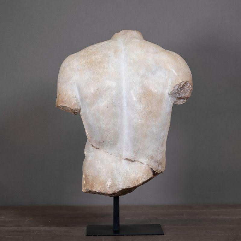 Moderno Scultura di medie dimensioni, in stile antico, con una patina fine, effetto marmo bianco. in vendita