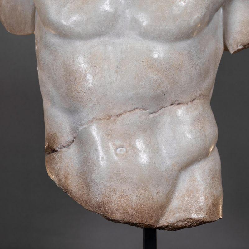 Scultura di medie dimensioni, in stile antico, con una patina fine, effetto marmo bianco. In condizioni Nuovo in vendita a Saint-Ouen, FR