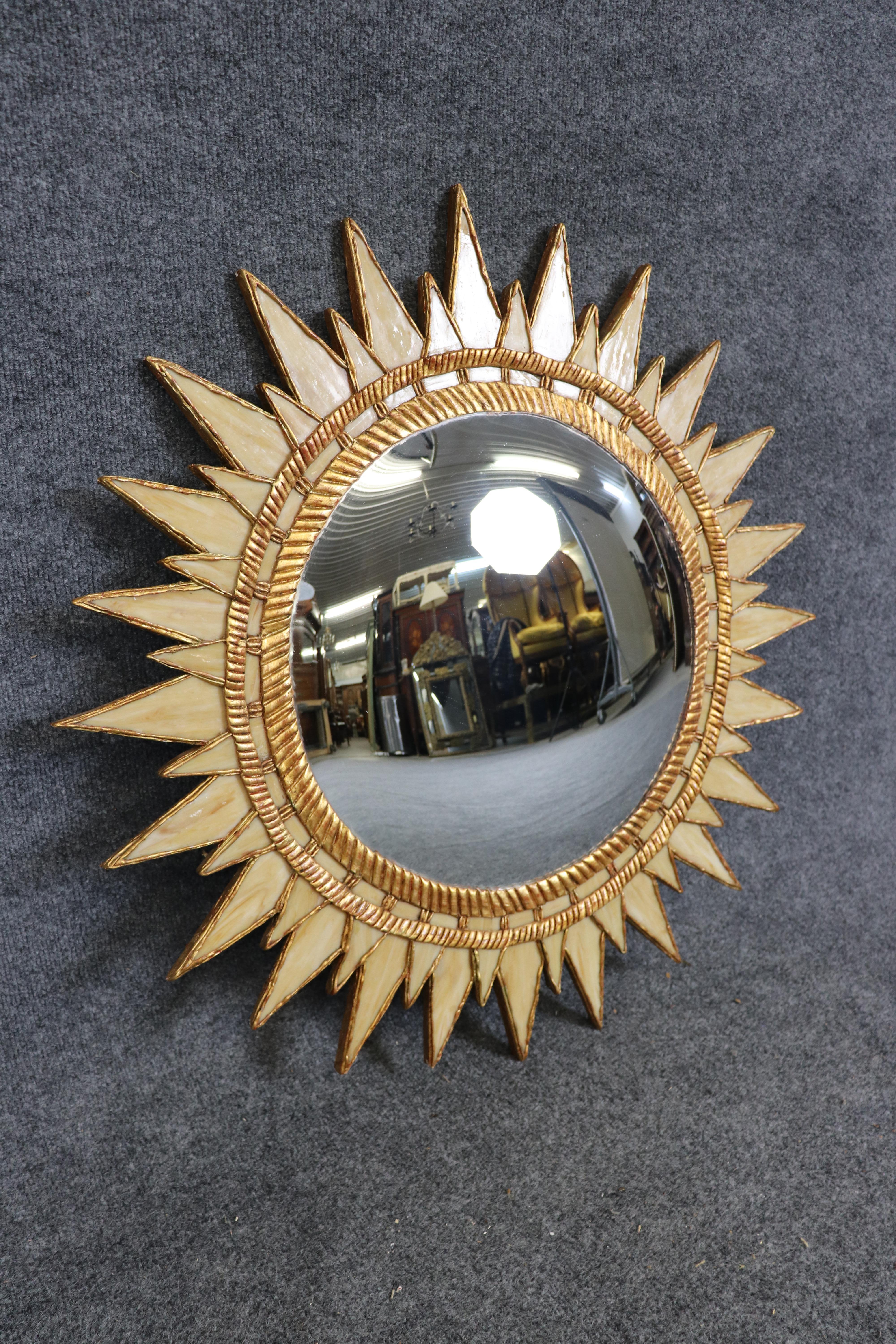This is a gorgeous Italian sunburst or starburst mirror with a gorgeous slag glass giltwood frame and beautiful convex mirror inset in the middle. The mirror is in good condition and has no issues or damage. Dates to the 1960-70s era. 

Measures