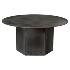 Mesa baja "Epic" de acero medio en gris neblina by Gamfratesi for Gubi