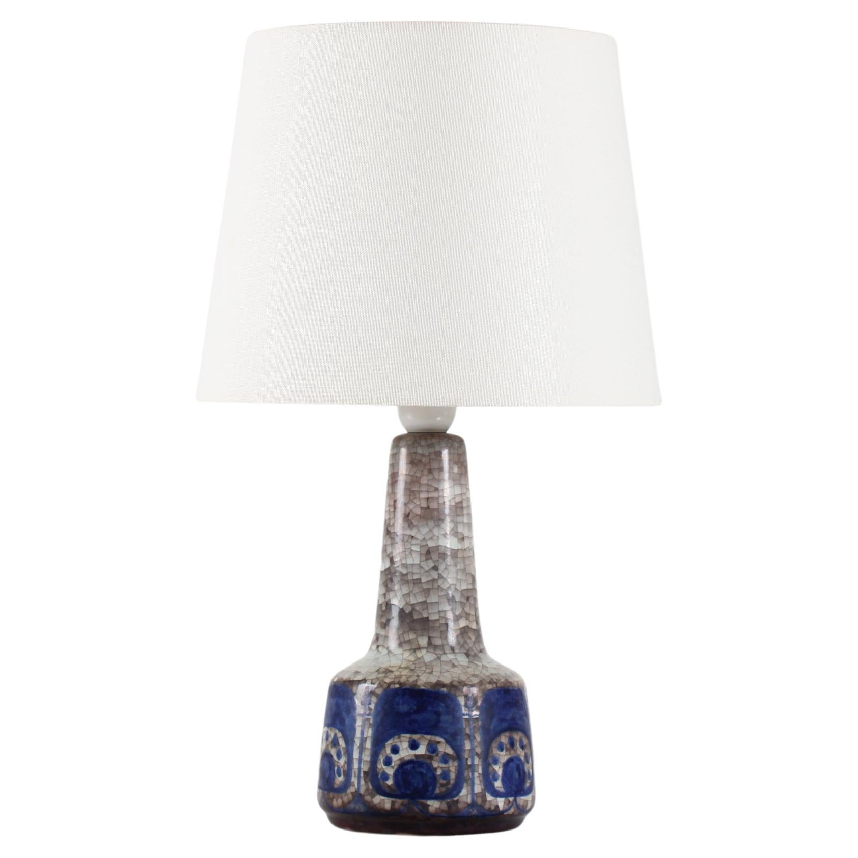 Mittelgroße Tischlampe von Marianne Starck für Michael Andersen, blaue Persia-Glasur 1960 im Angebot