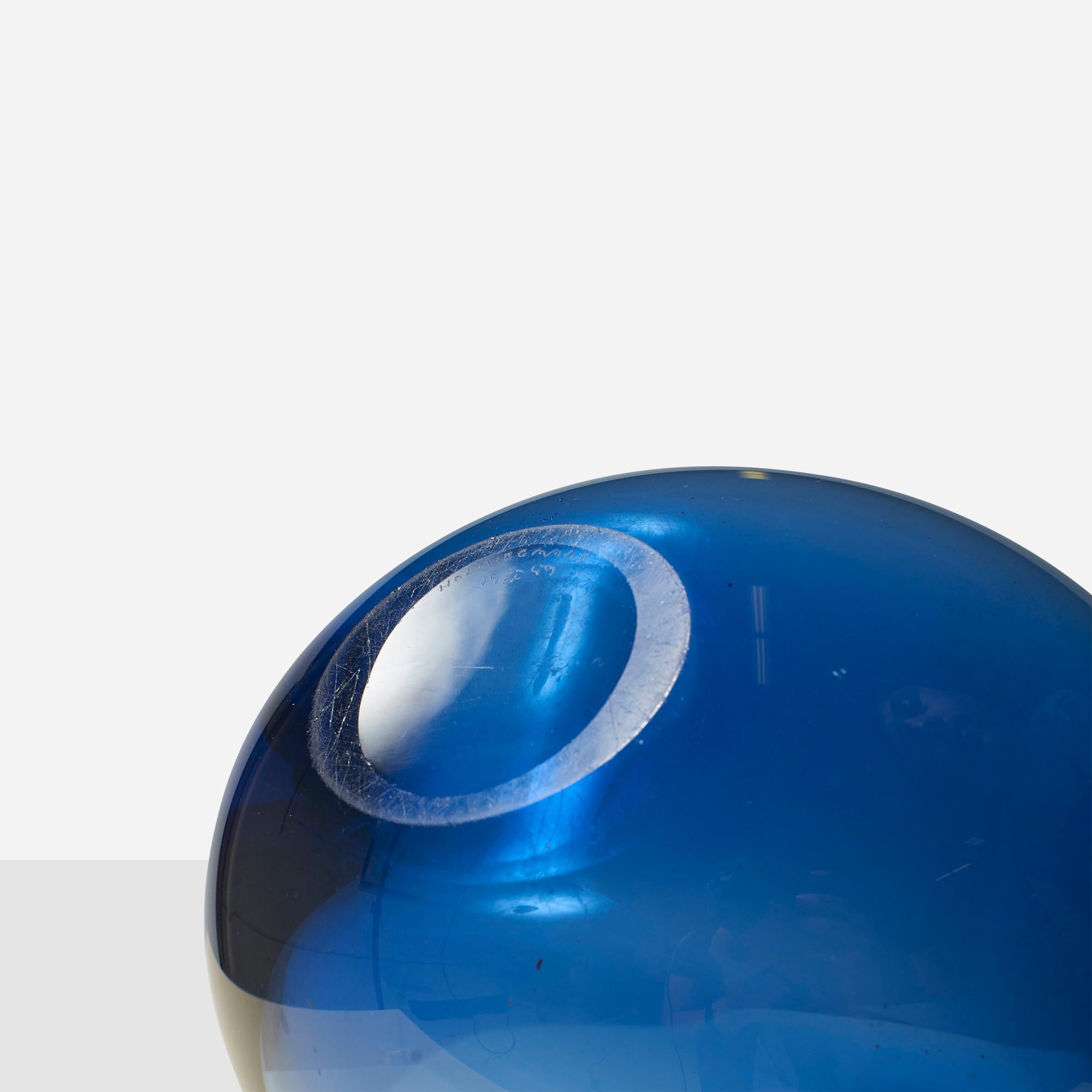 Medium Teardrop Shaped Vase by Per Lutken In Good Condition For Sale In San Francisco, CA
