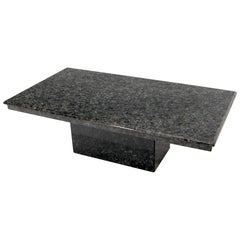 Rechteckiger bis großer Couchtisch aus schwarzem Granit, Mid-Century Modern