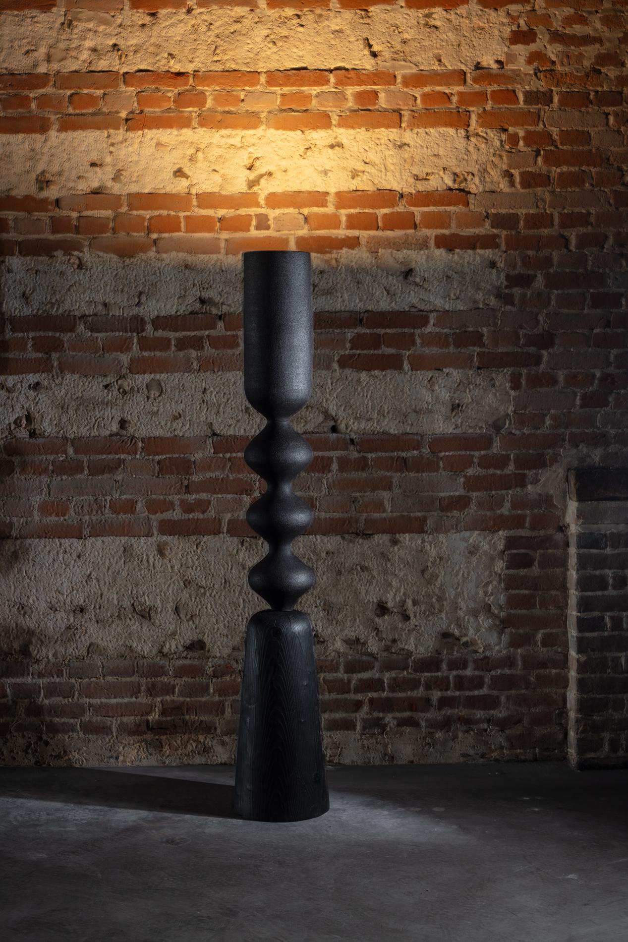 Tótem mediano de carbono de Maxence De Bagneux Posmoderno en venta