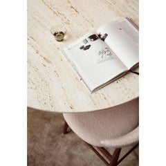 Table épique en travertin blanc neutre GamFratesi pour Gubi