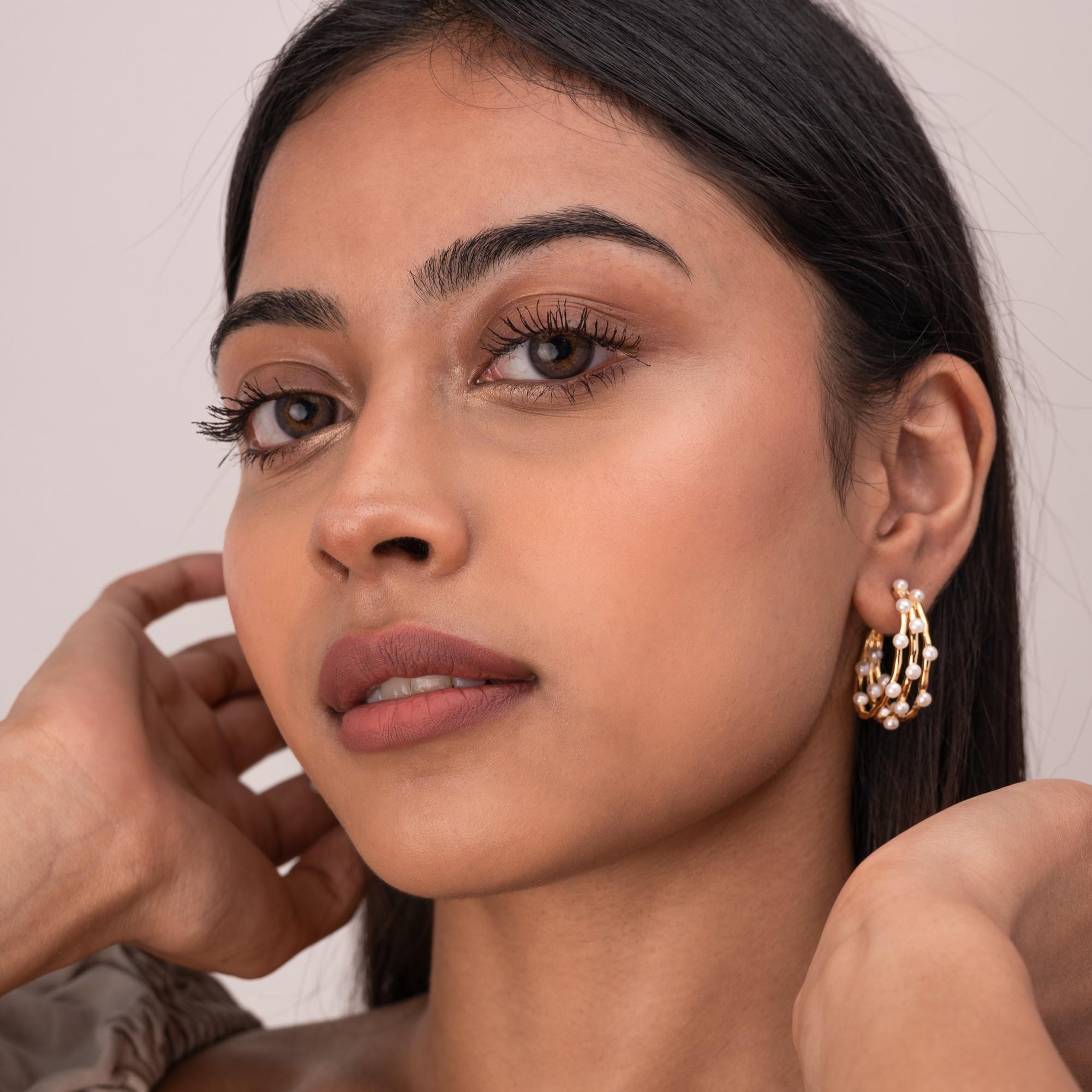 A twist on traditional pearls, this large pair of sterling silver hoops have an 18ct yellow gold vermeil finish are complete with three rows of dainty white pearls. Pearl sizes - 3.5mm. Hoop size - 28mm.
We have been creating a wonderful world of