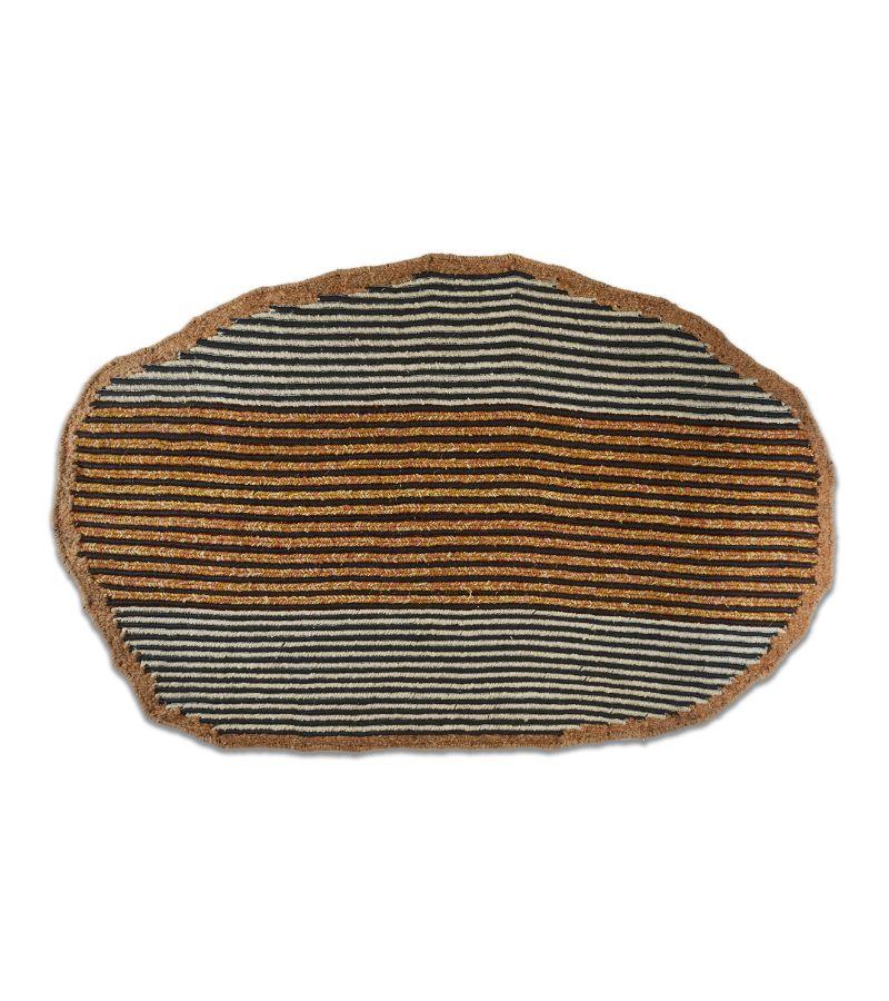 Medium Uilas Noche rug by Mae Engelgeer
Materials: 100% Fique fibers from Furcraea leaves. 
Technique: Natural fibers. Hand-woven in Colombia.
Dimensions: W 180 x L 280 cm 
Available in colors: blush/black/gold cooper, cloud/black/cooper green.