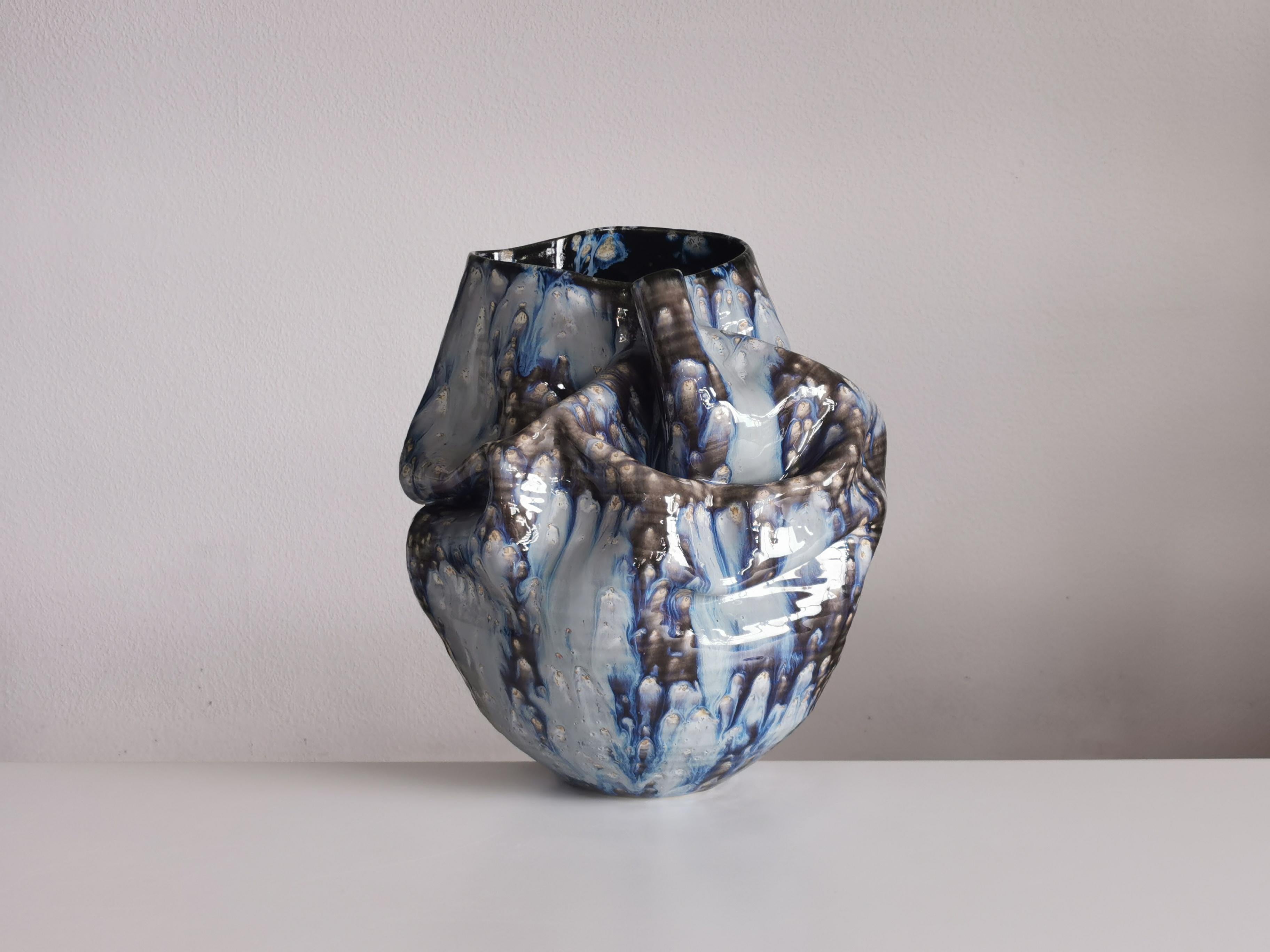 New sumptuous ceramic vessel from ceramic artist Nicholas Arroyave-Portela. Made in 2021.

Materials: White St.Thomas clay, Stoneware glazes, multi fired to cone 8 (1249 degrees)

Measures: 36 cm tall, 30 cm wide, 30 cm deep
Weight: 5.4 Kg

(Vessel,