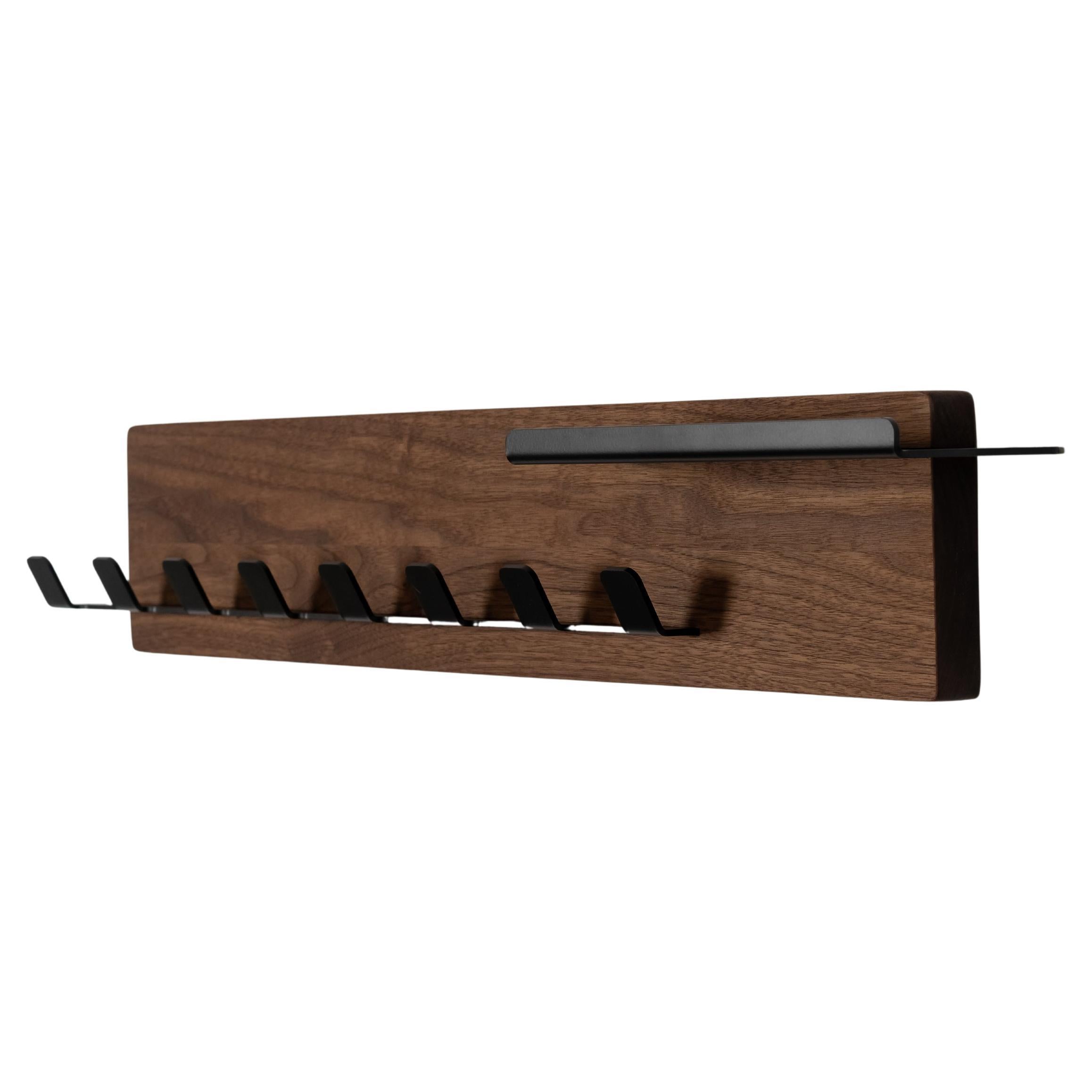 Porte-manteau moyen en noyer avec métal peint par poudrage noir - The Modern Scandinavian