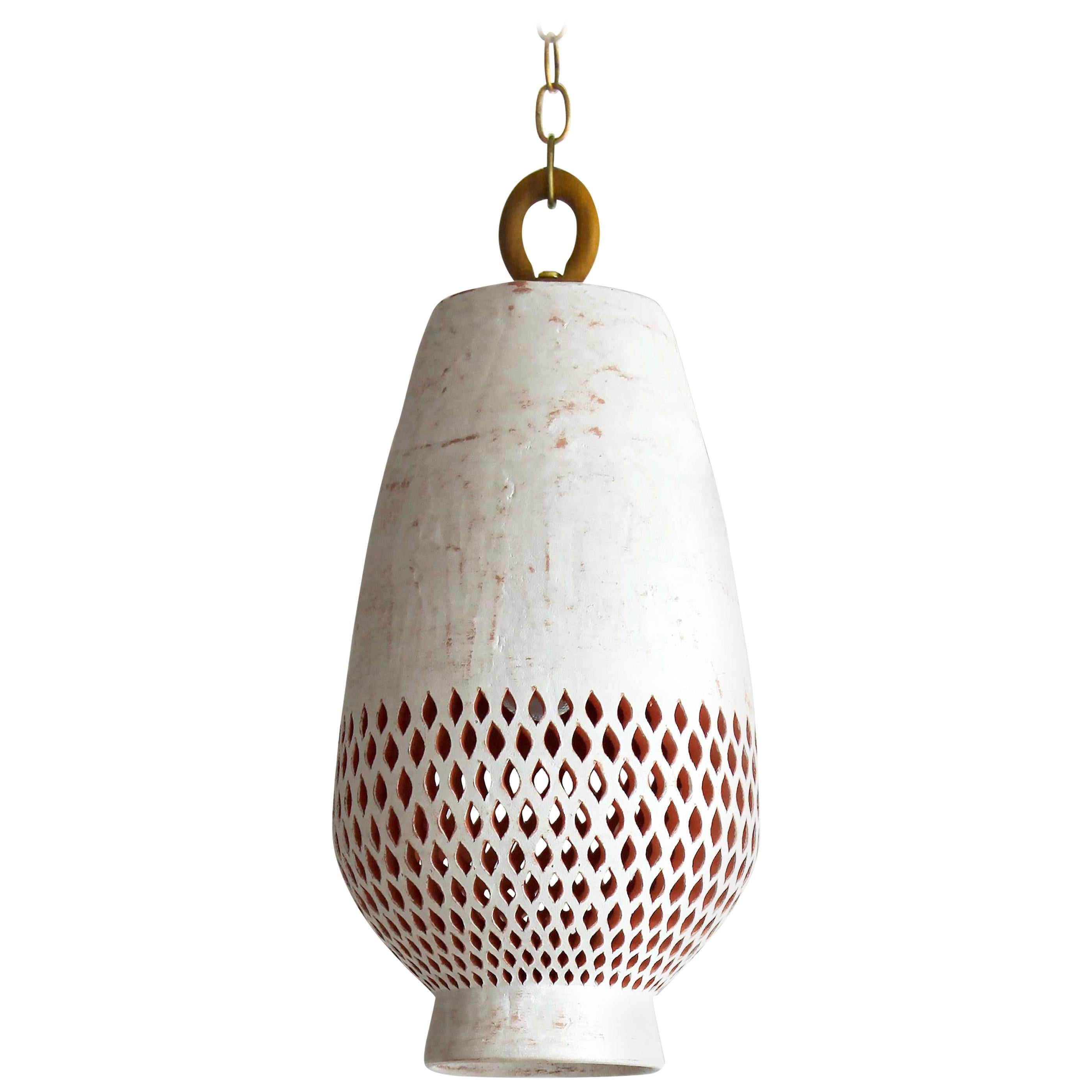 Lampe à suspension en céramique blanche de taille moyenne, laiton vieilli, diamants, collection Atzompa