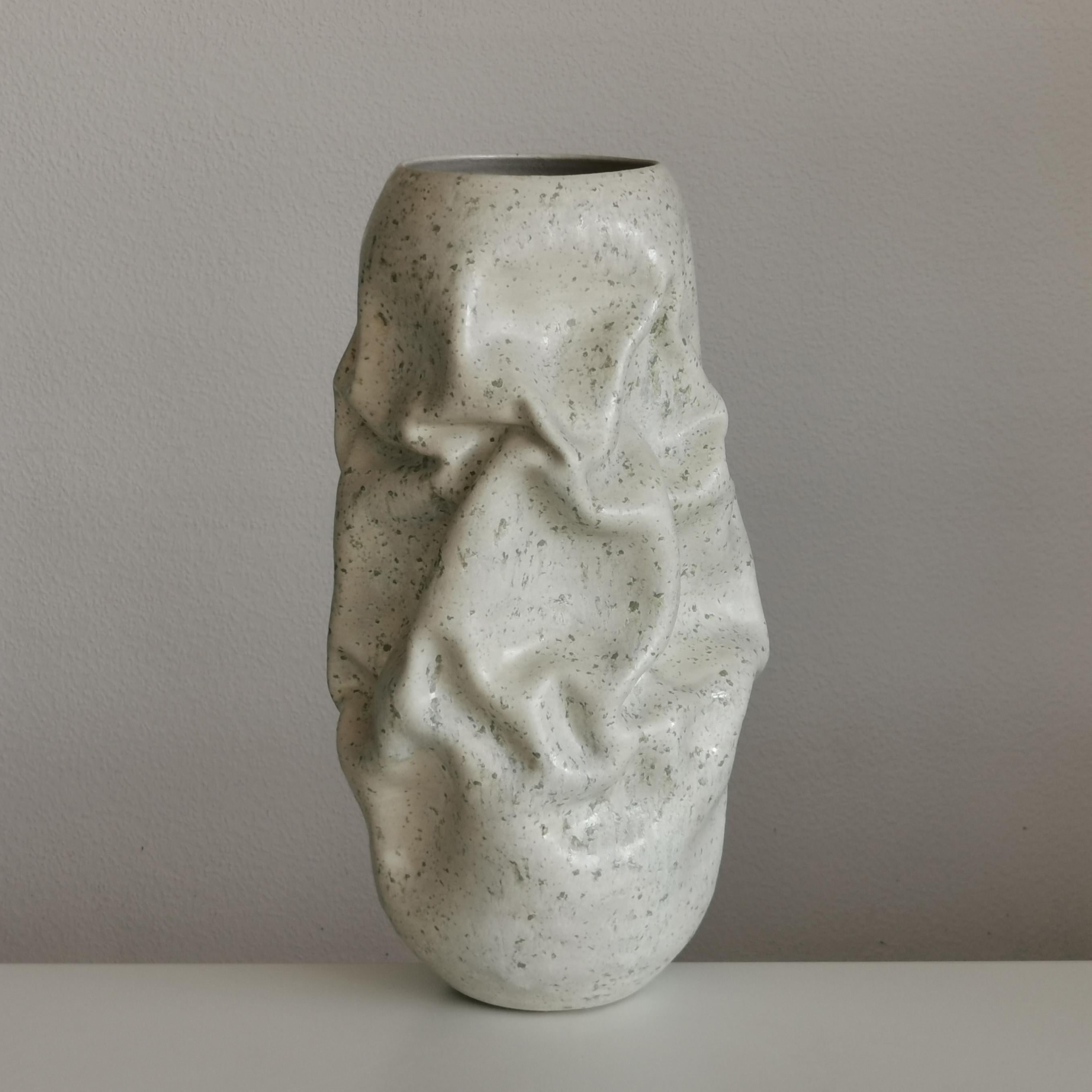 Medium Tall White Crumpled Form with Green Crystals, Vessel N.128, Interior Sculpture, Objet D'Art

Vessel from ceramic artist Nicholas Arroyave-Portela.

White St.Thomas clay, stoneware glazes, multi fired to cone 6 (1223 degrees)

Made in 2024

48