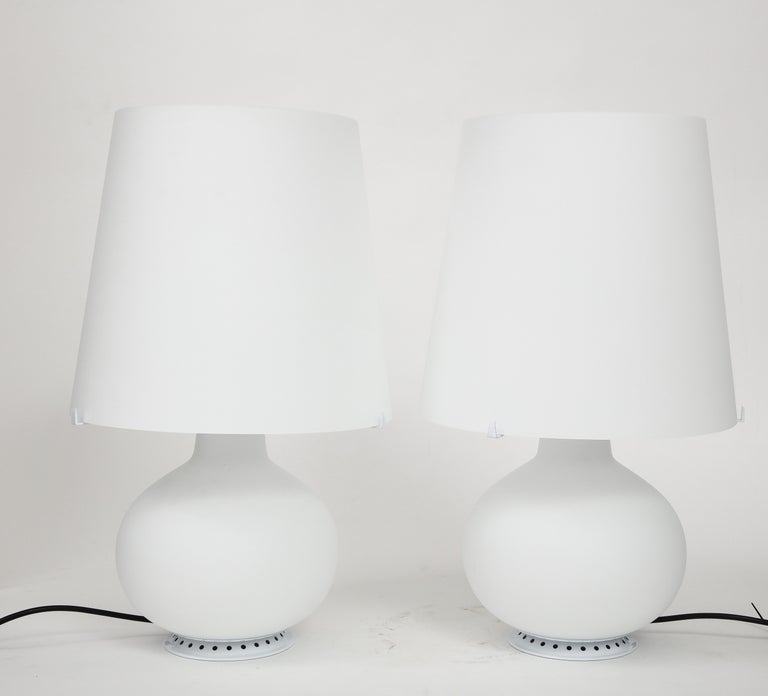 Medium White Glass Table Lamps by Max Ingrand for Fontana Arte Model 1853, Italy In New Condition For Sale In New York, NY