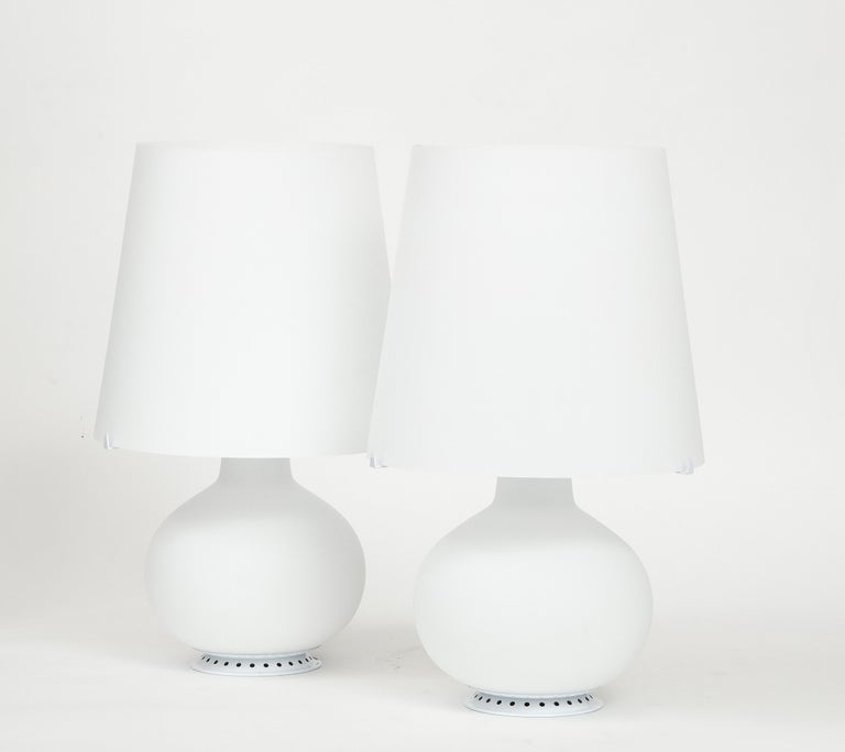 Medium White Glass Table Lamps by Max Ingrand for Fontana Arte Model 1853, Italy For Sale 1
