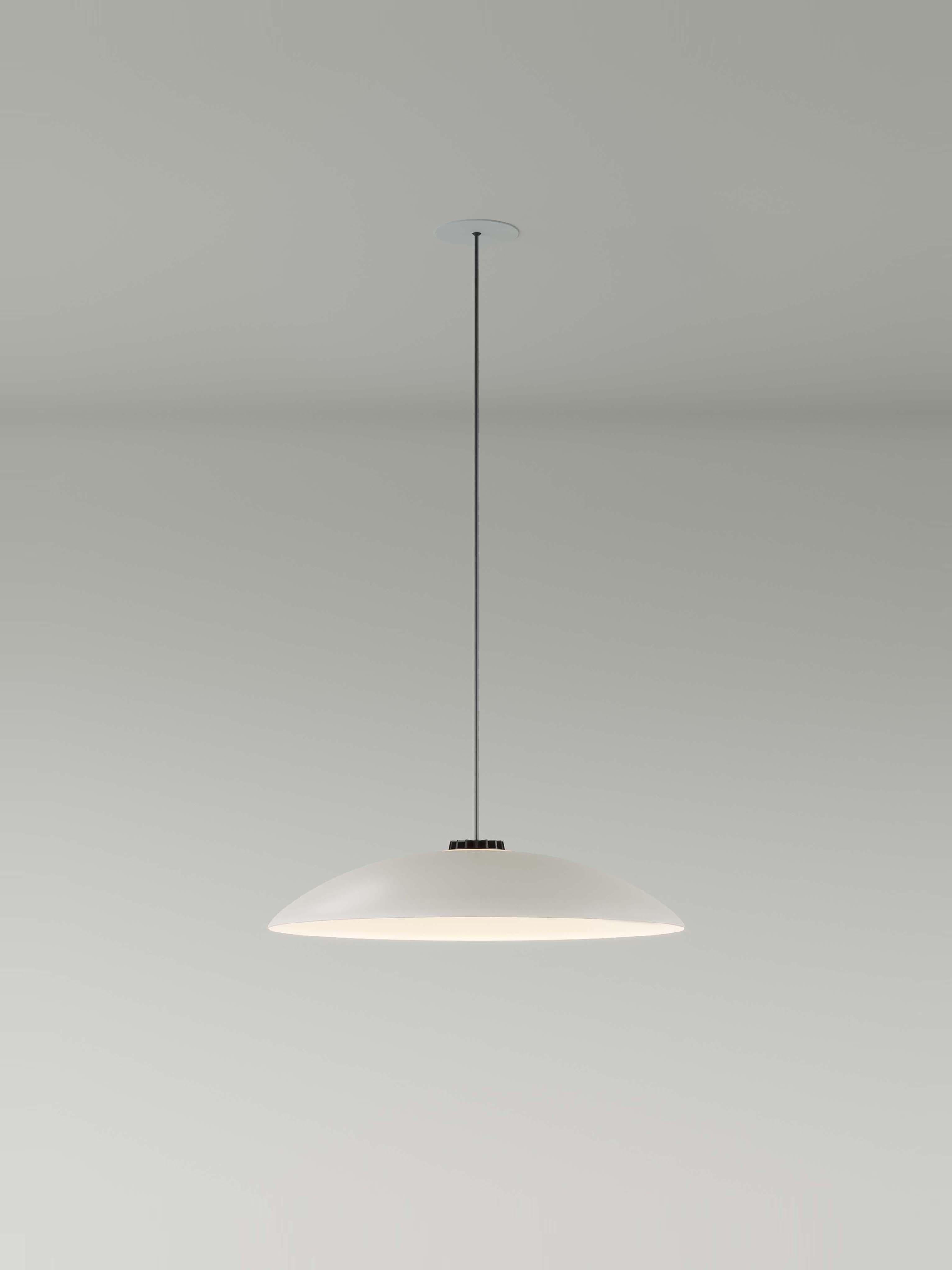 Medium white head hat plate pendant lamp by Santa & Cole
Dimensions: D 50 x H 10 cm
Materials: Metal.
Cable lenght: 3mts.
Available in other colors and sizes. Available in 2 cable lengths: 3mts, 8mts.
Availalble in 2 canopy colors: black or