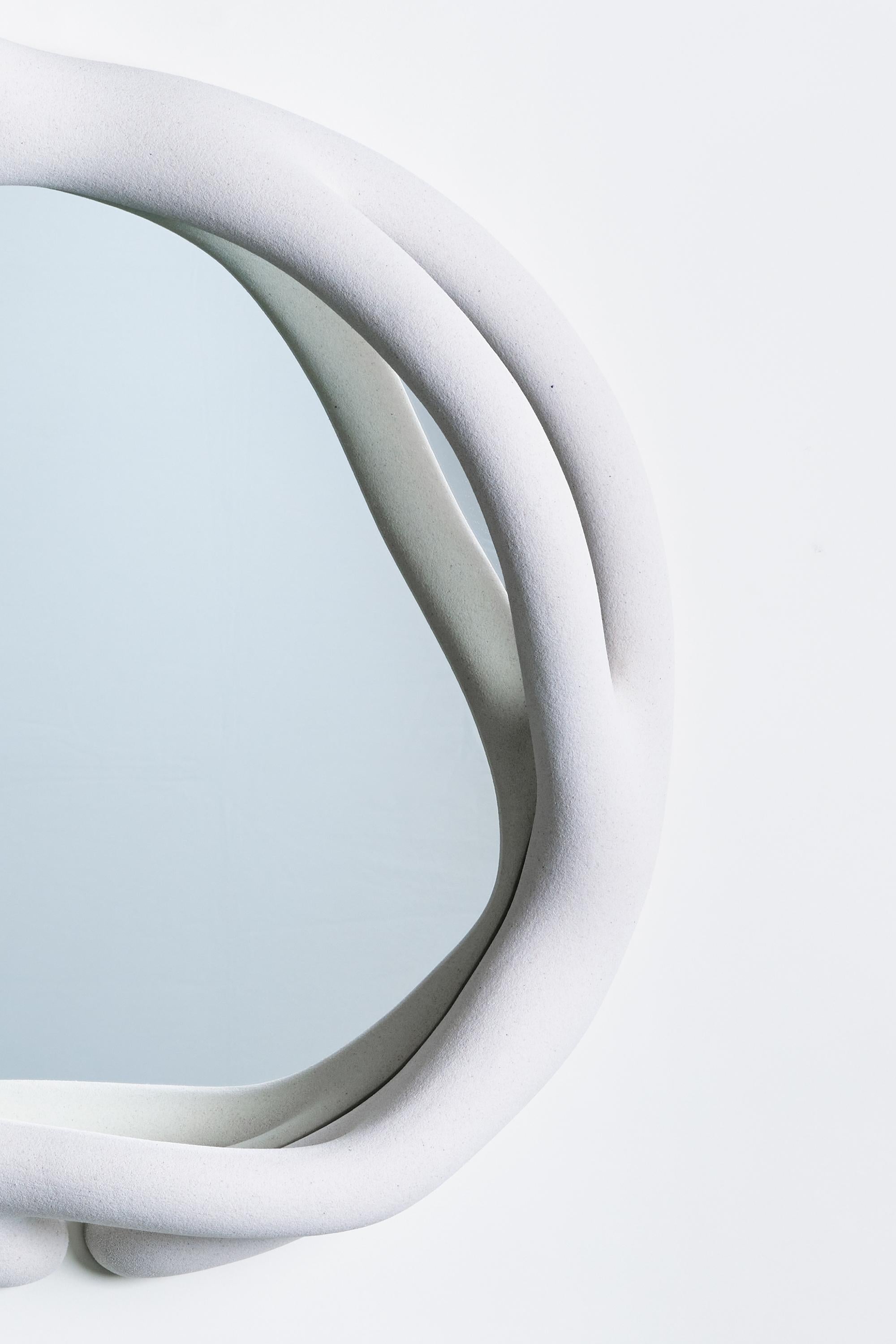 Medium White Portal Mirror von Hot Wire Extensions im Angebot 1