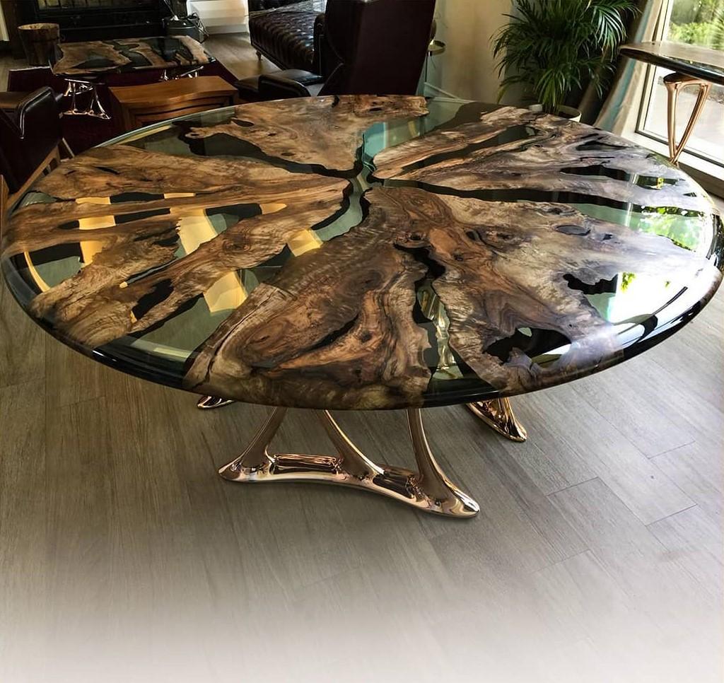 The Medma round dining table is a perfect blend of elegance and sophistication, designed to elevate your dining experience. Handcrafted by skilled artisans, each piece is made with meticulous attention to detail, ensuring the finest quality