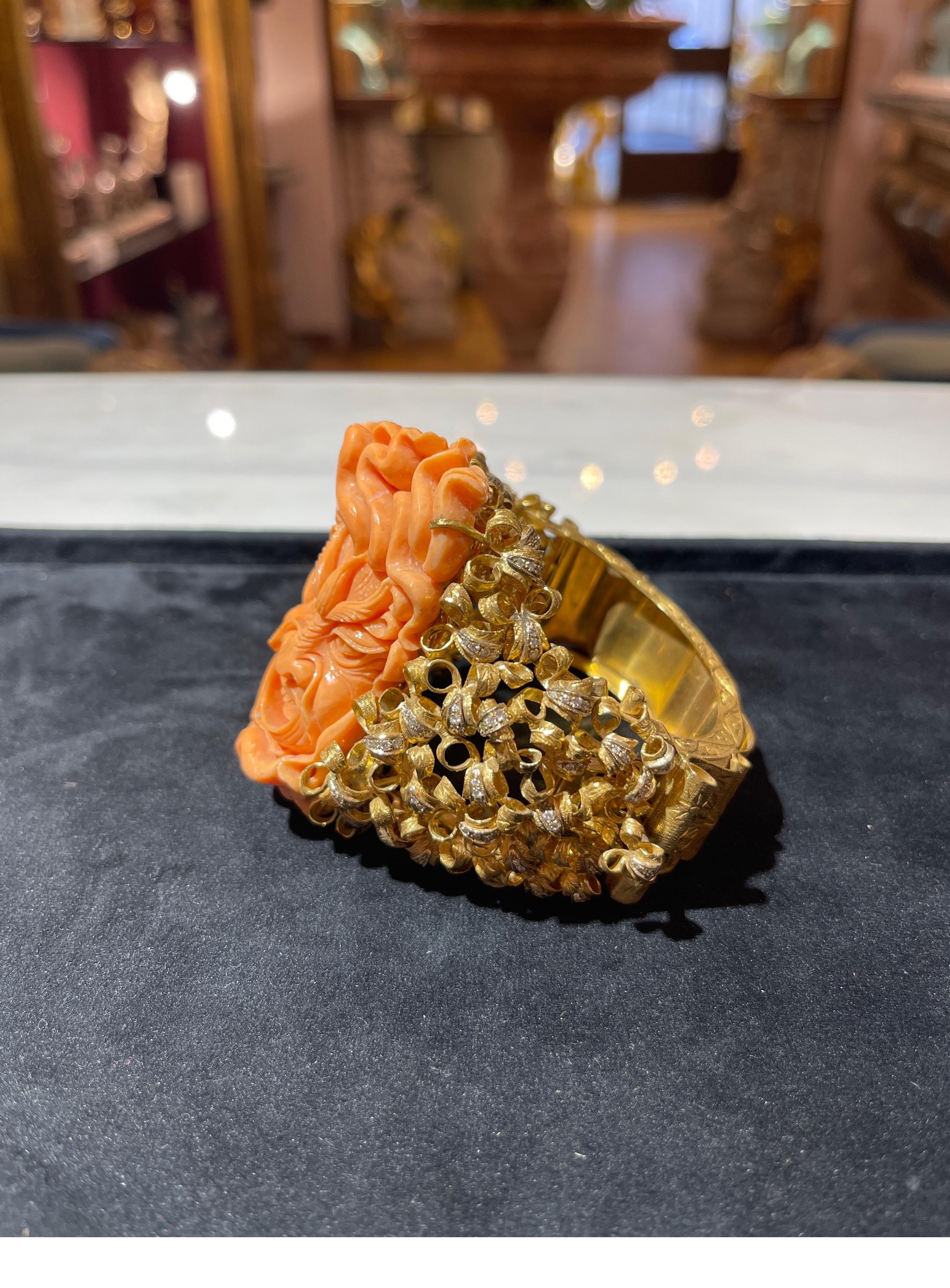 Wonderful 18 kt gold bracelet with classic burin workmanship to make engravings and the classic leaves where about 4ct of brilliant cut diamonds are set.  In the center there is a wonderful representation of a Medousa engraved in Sciacca coral.