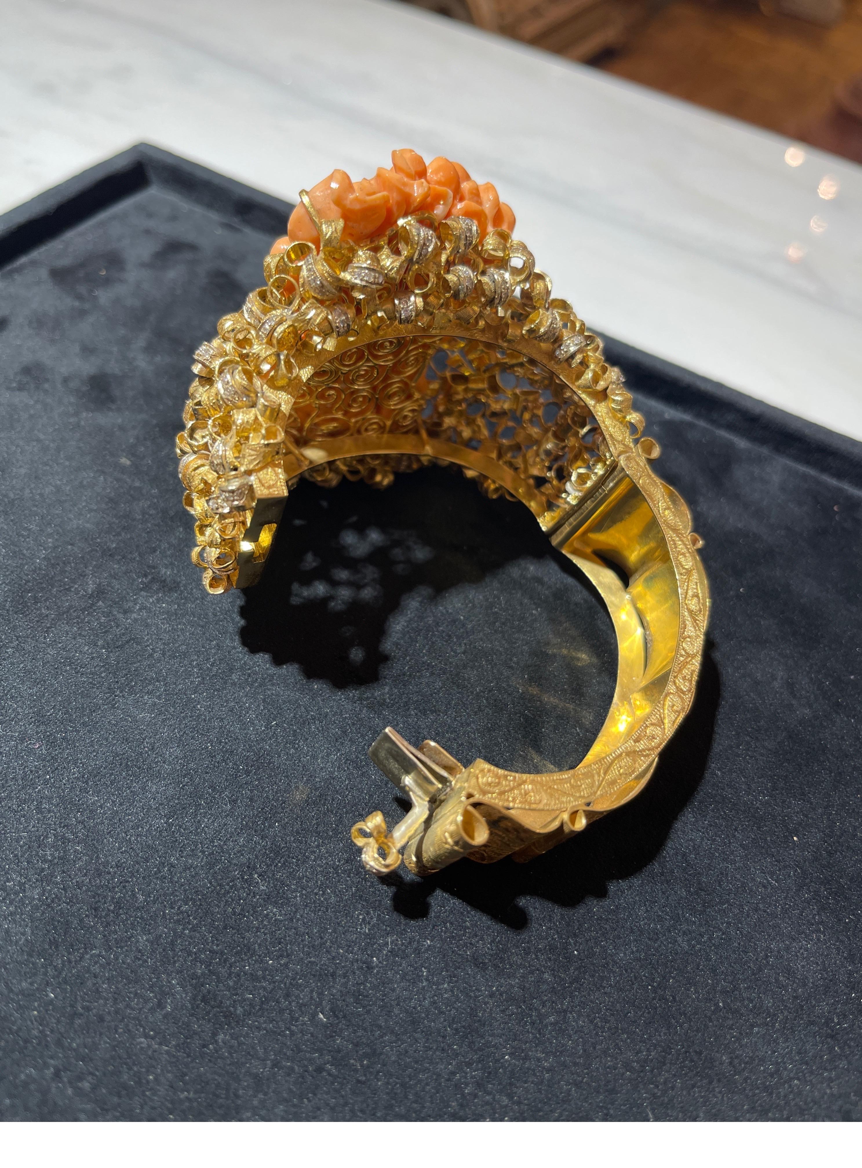 Medousa Coral Bracelet In Excellent Condition For Sale In Taormina, ME