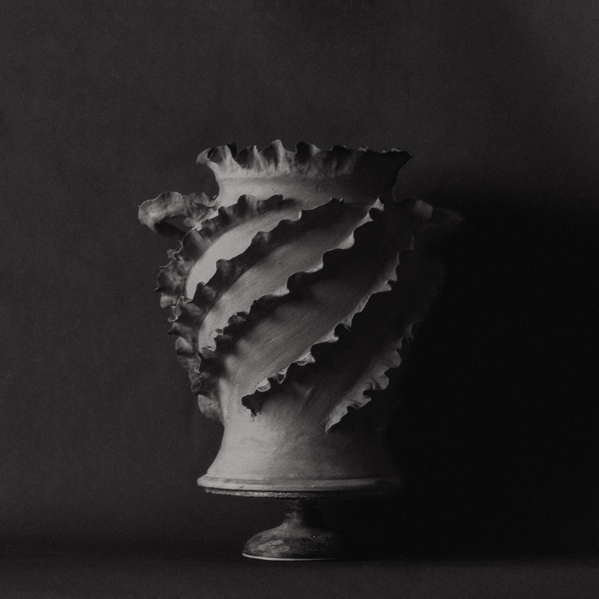 Medusa Black Vase by Casa Alfarera In New Condition For Sale In Geneve, CH