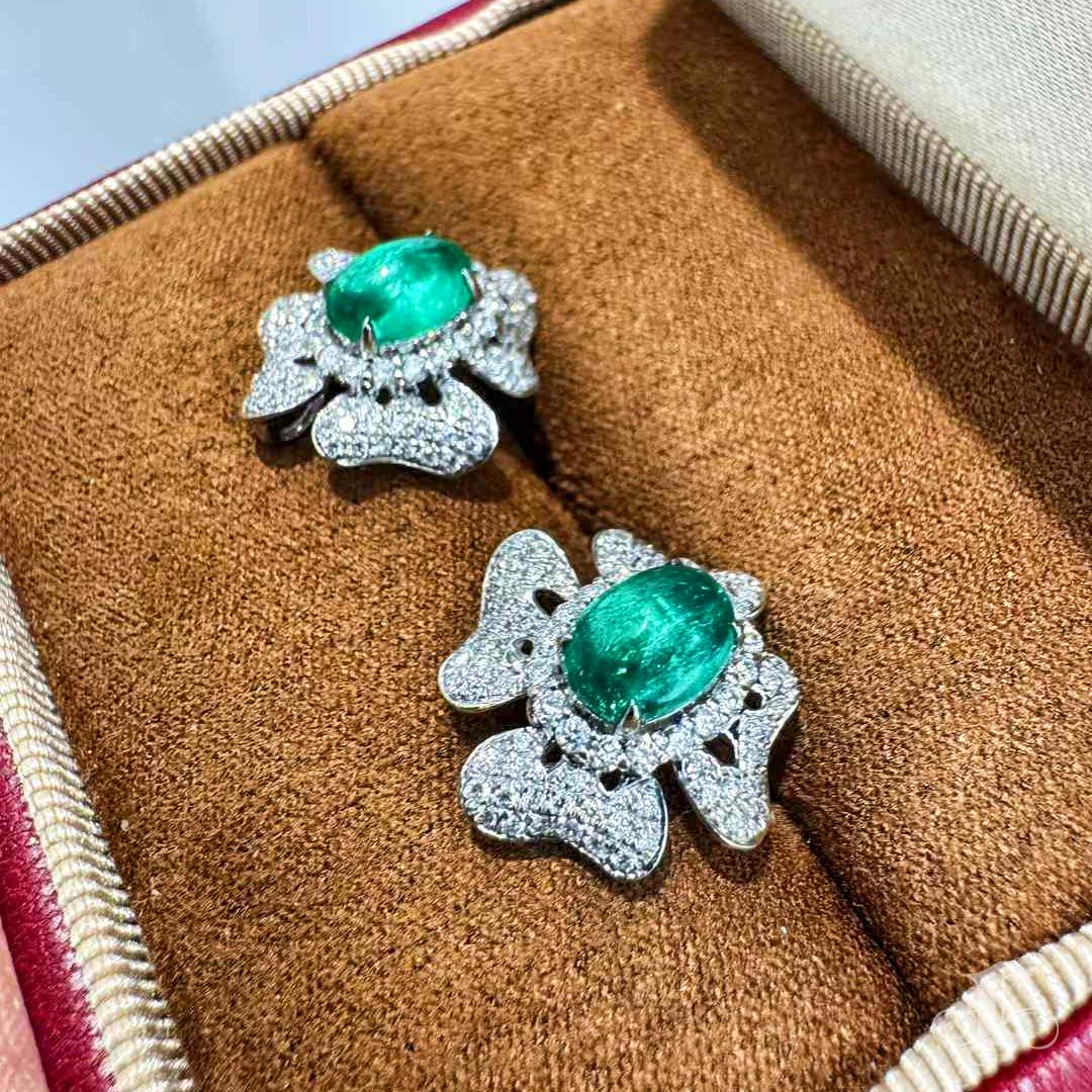 【Vine Symphony】Medusa Bloom Convertible Emerald & South Sea Pearl Earrings In New Condition For Sale In New York, NY