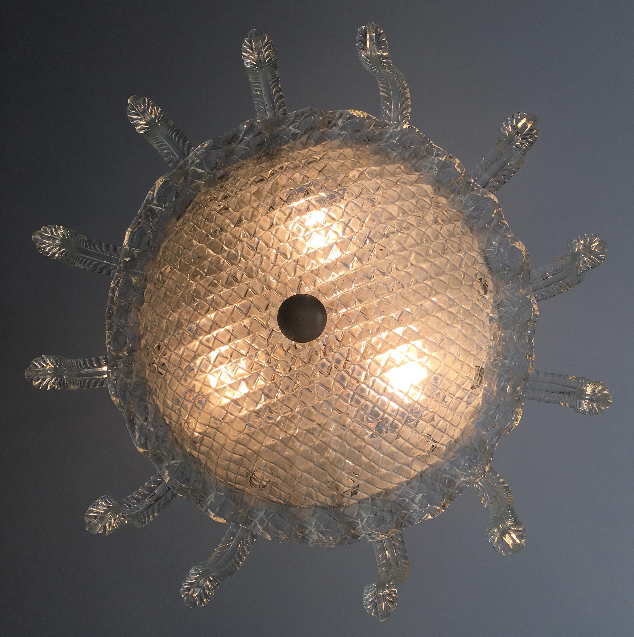 Extraordinary piece with the appearance of a medusa by Barovier & Toso, circa 1950s. Amazing beauty and elegance. 