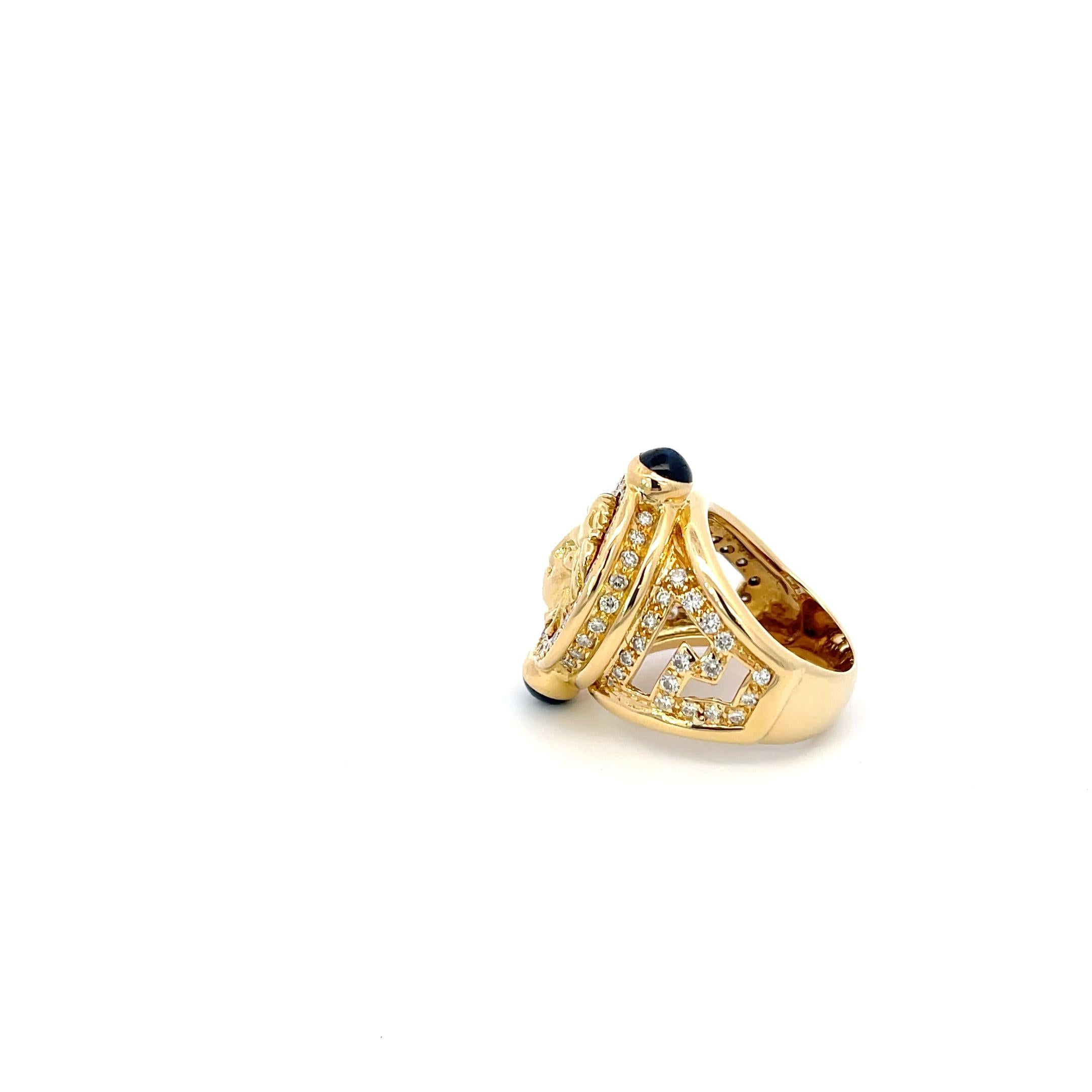 Taille ronde Bague Medusa en or jaune 18 carats et diamants en vente