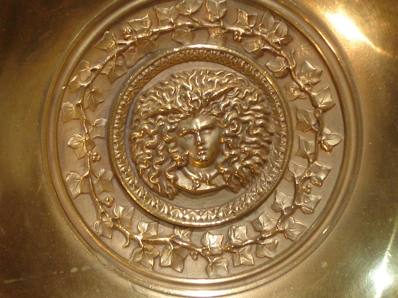 Medusa Kopf Goldene Bronze Tafelaufsatz Obstschale Empire Periode:: Frankreich (Französisch)