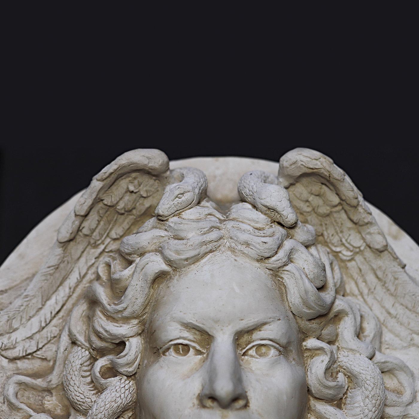 italien Relief bas Medusa de Romanelli en vente