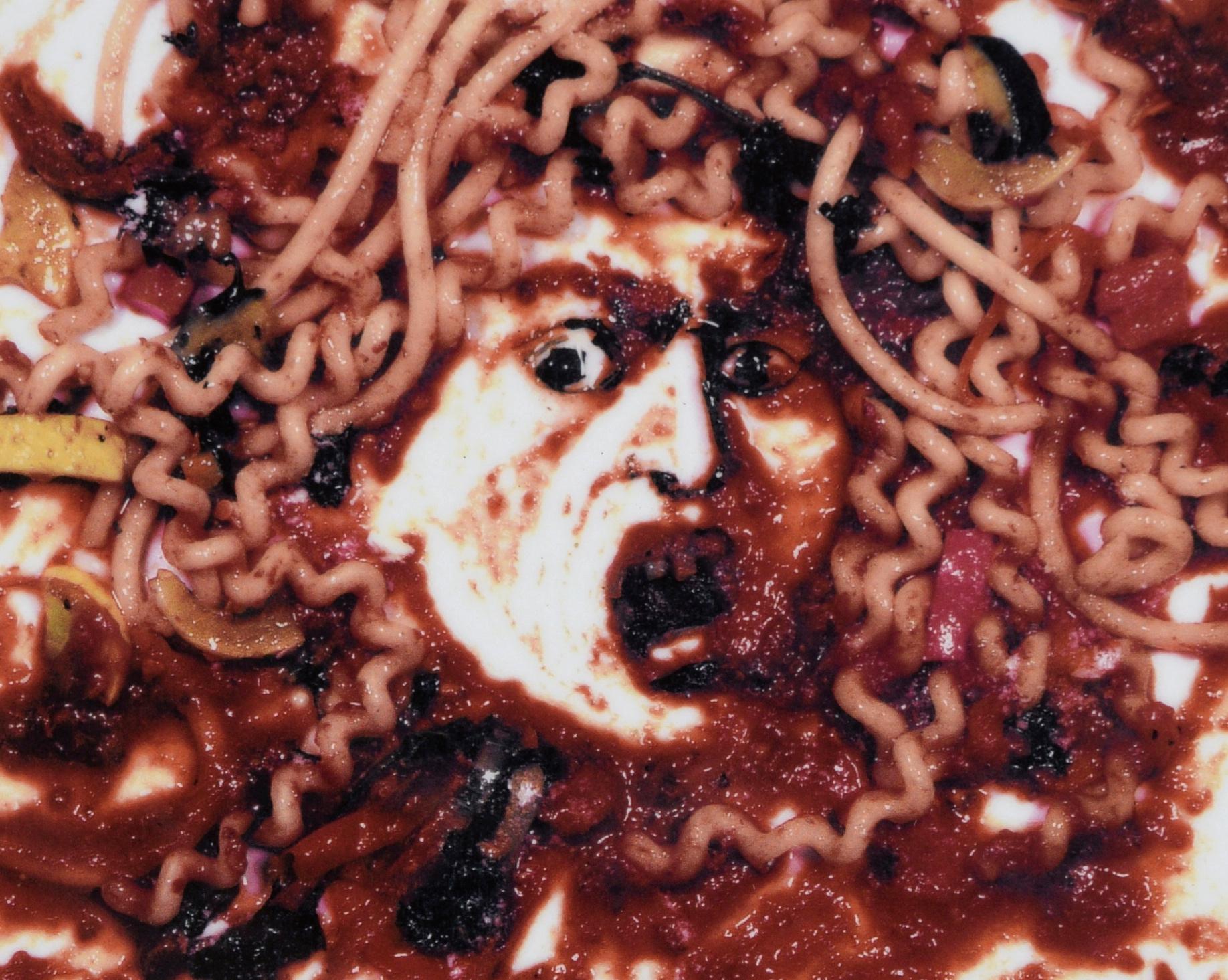 Medusa Marinara - Regalo di Natale di Peter Norton di Vik Muniz

Ogni anno, dal 1988, l'imprenditore tecnologico e appassionato collezionista Peters Norton commissiona a un artista la creazione di un'opera d'arte originale che viene poi prodotta in