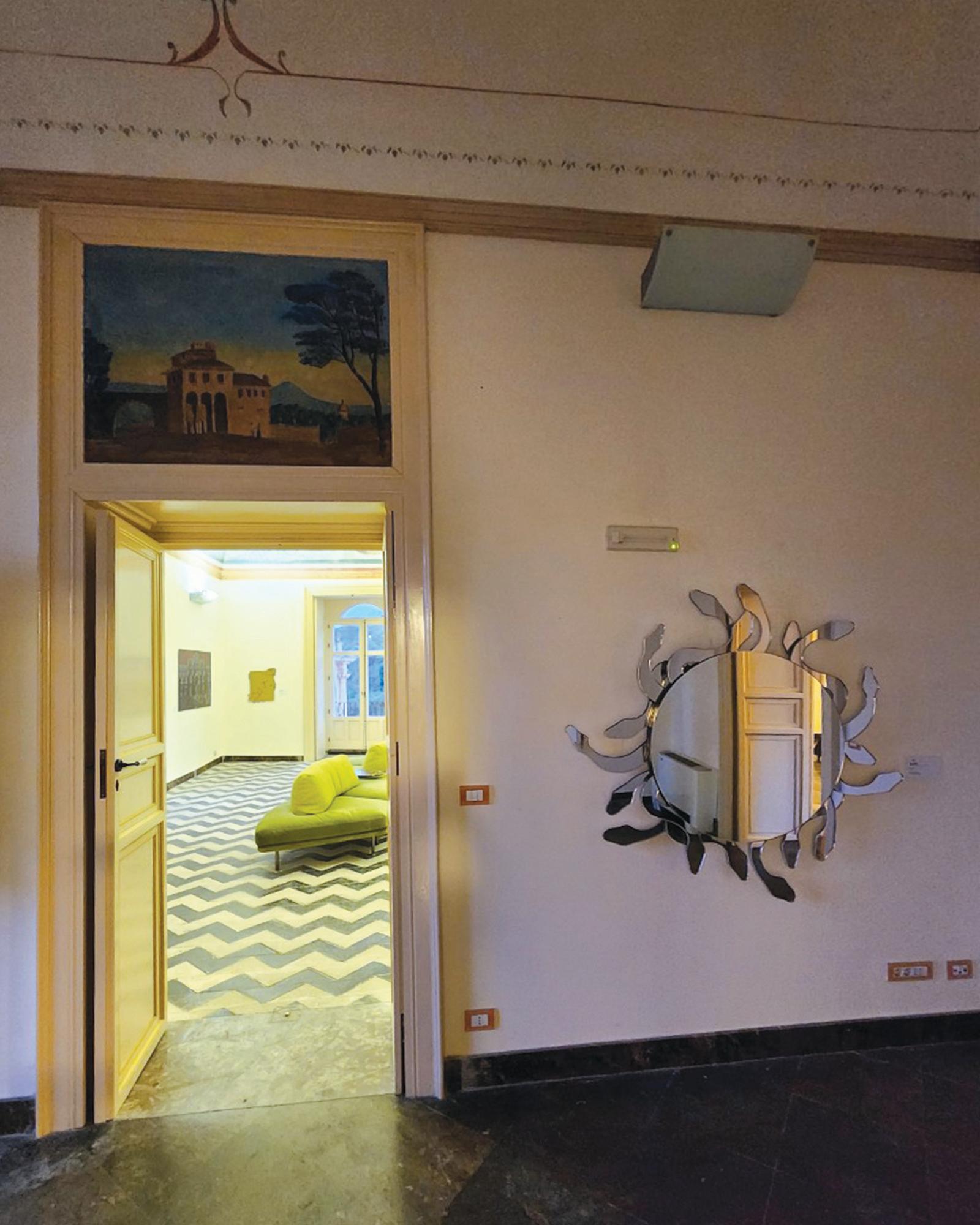 XXI secolo e contemporaneo Specchio da parete scultoreo Medusa Medio Neo Barocco in vendita